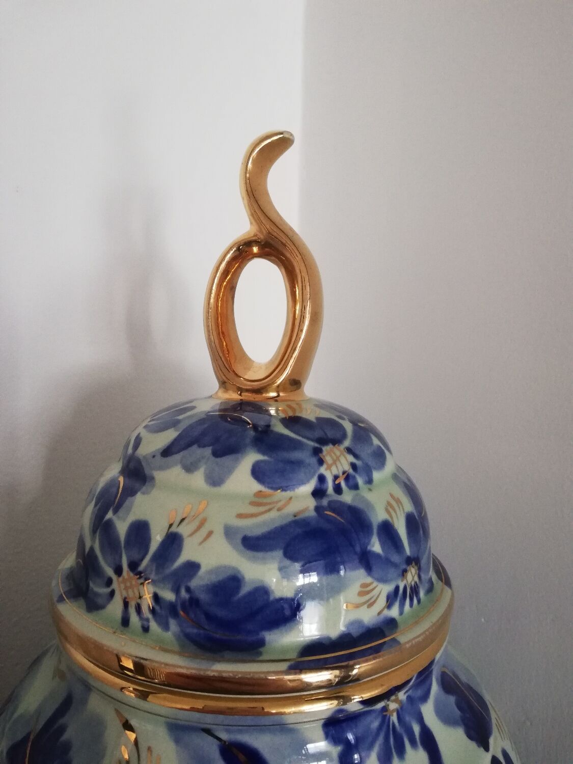 White and blue potiche bequet quaregnon