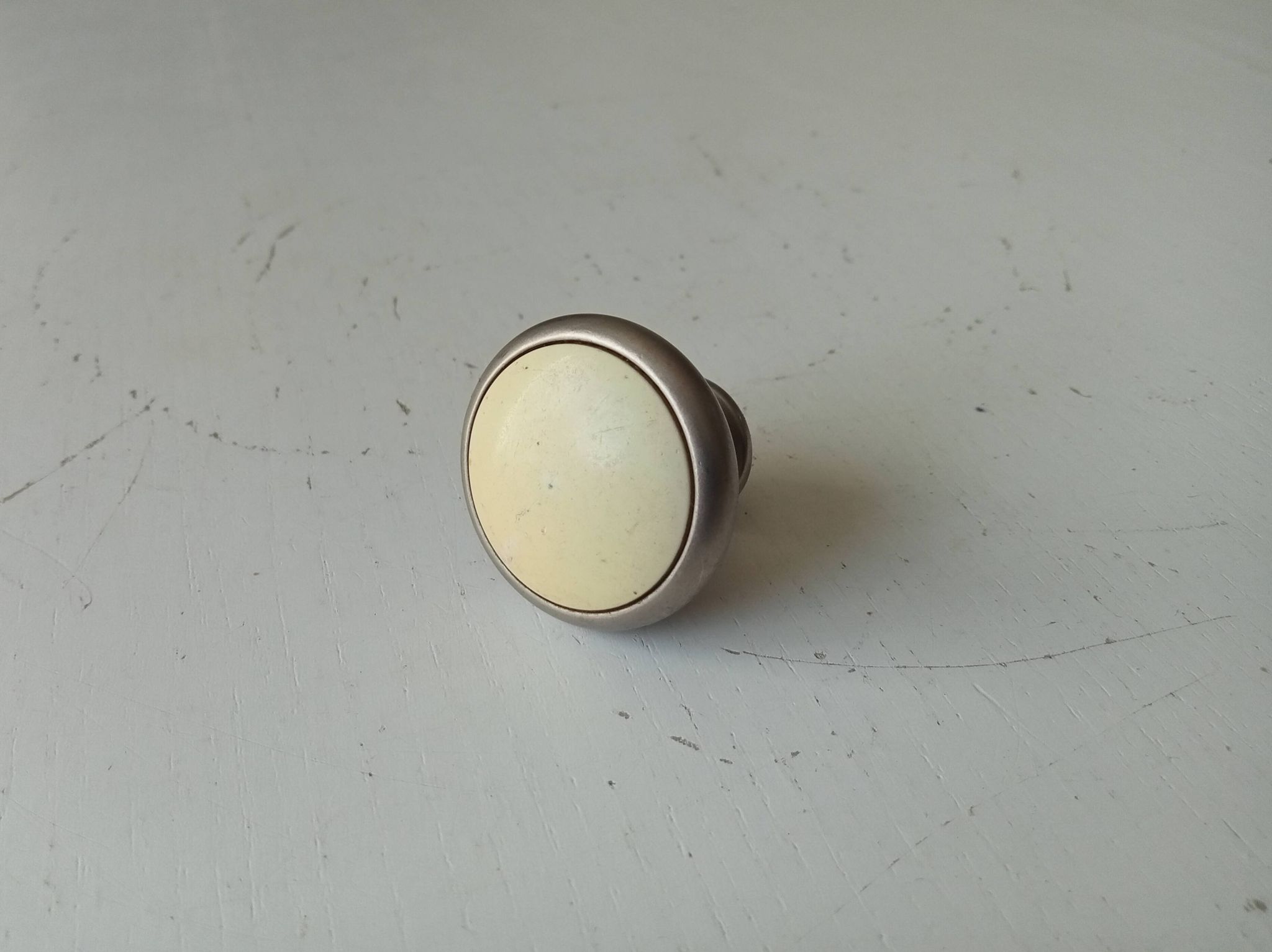 Poignée de meuble vintage