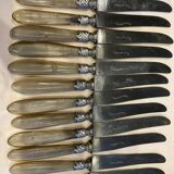 Series of 12 horn-handled knives