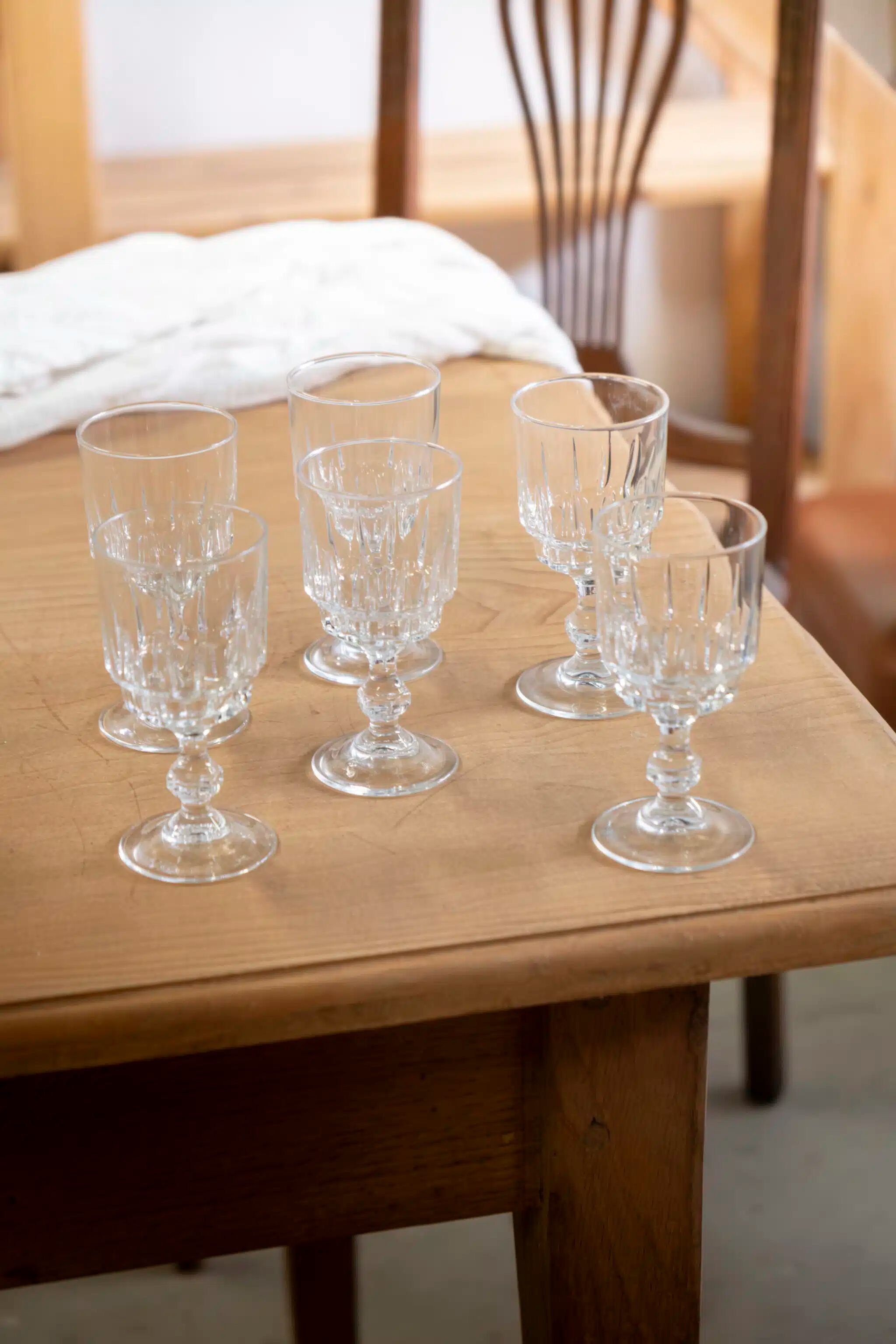 Set of 6 cut glass white stemmed glasses "Manon"