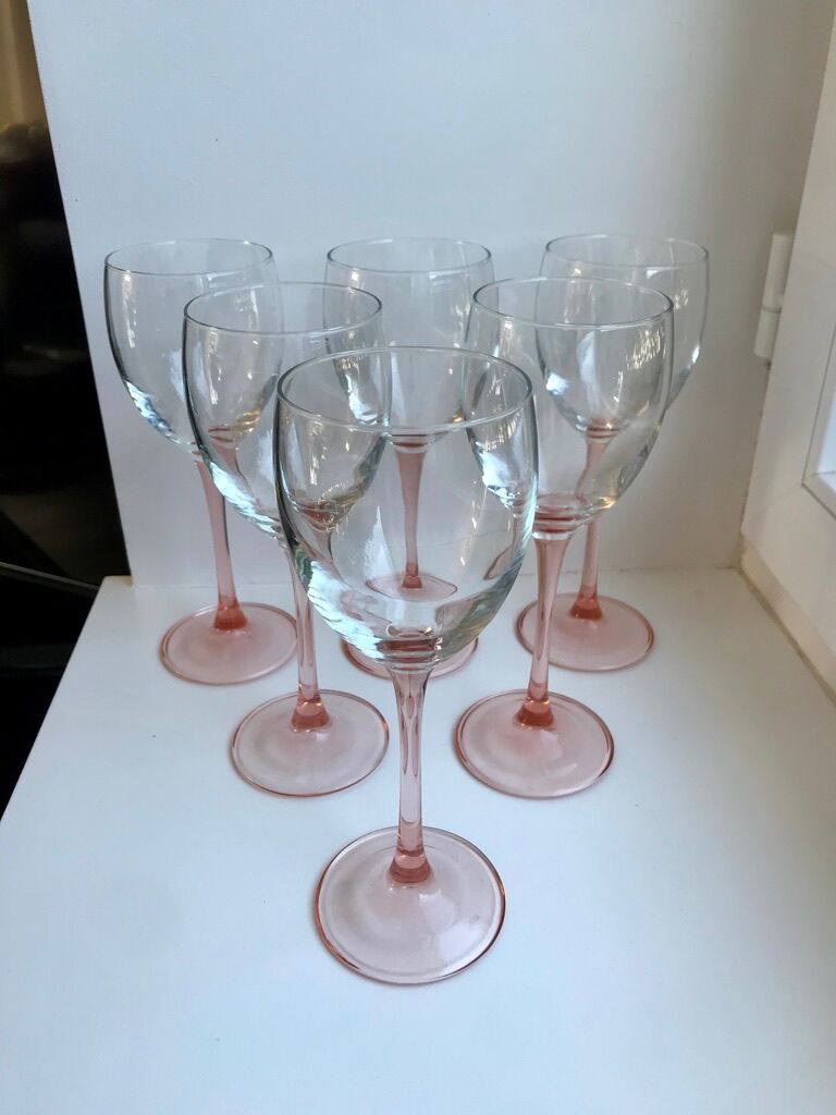Lot de 6 verres à vin à pieds rose années 70