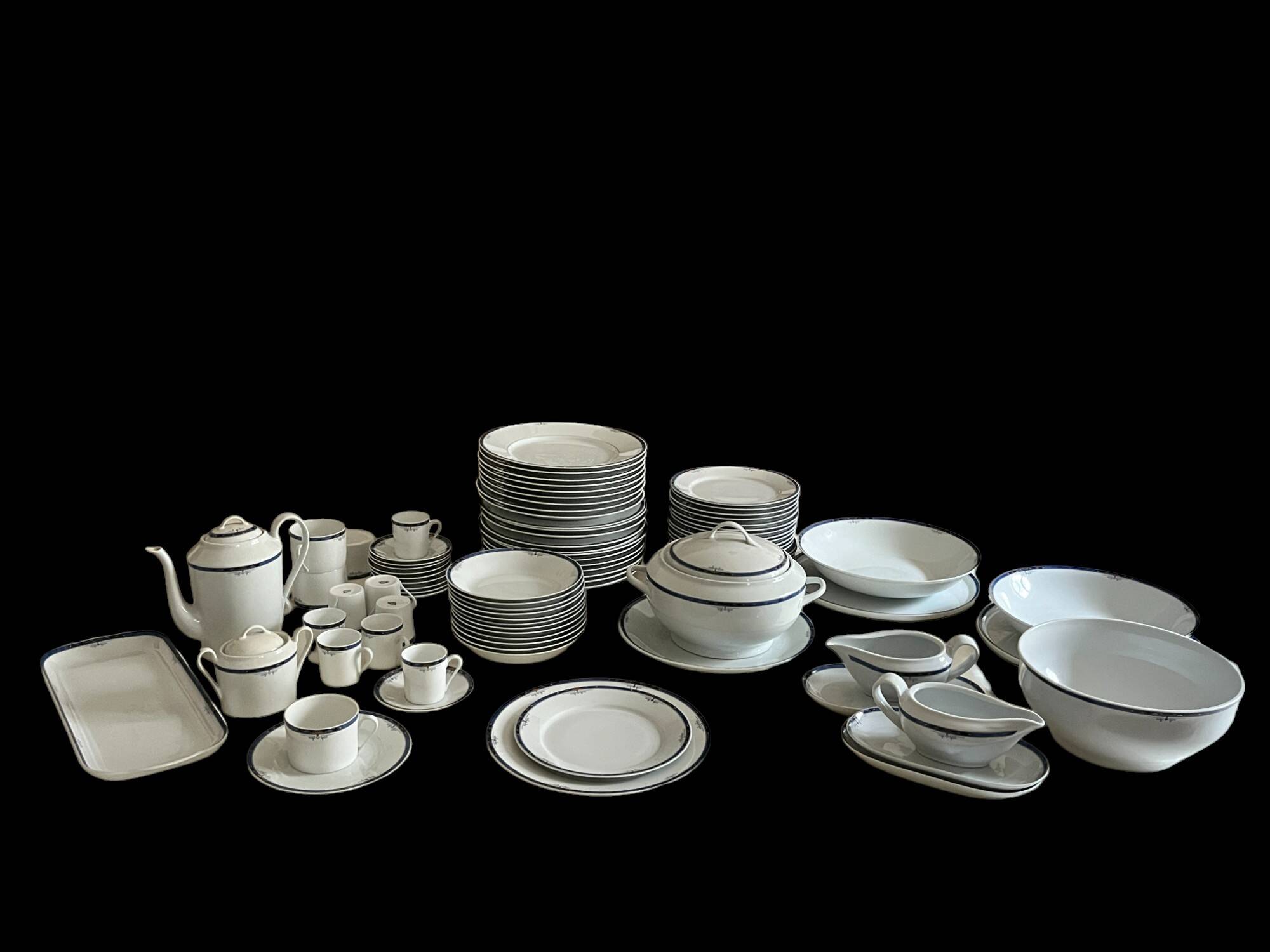 Limoges, large porcelain table service 98 pieces 20th century
