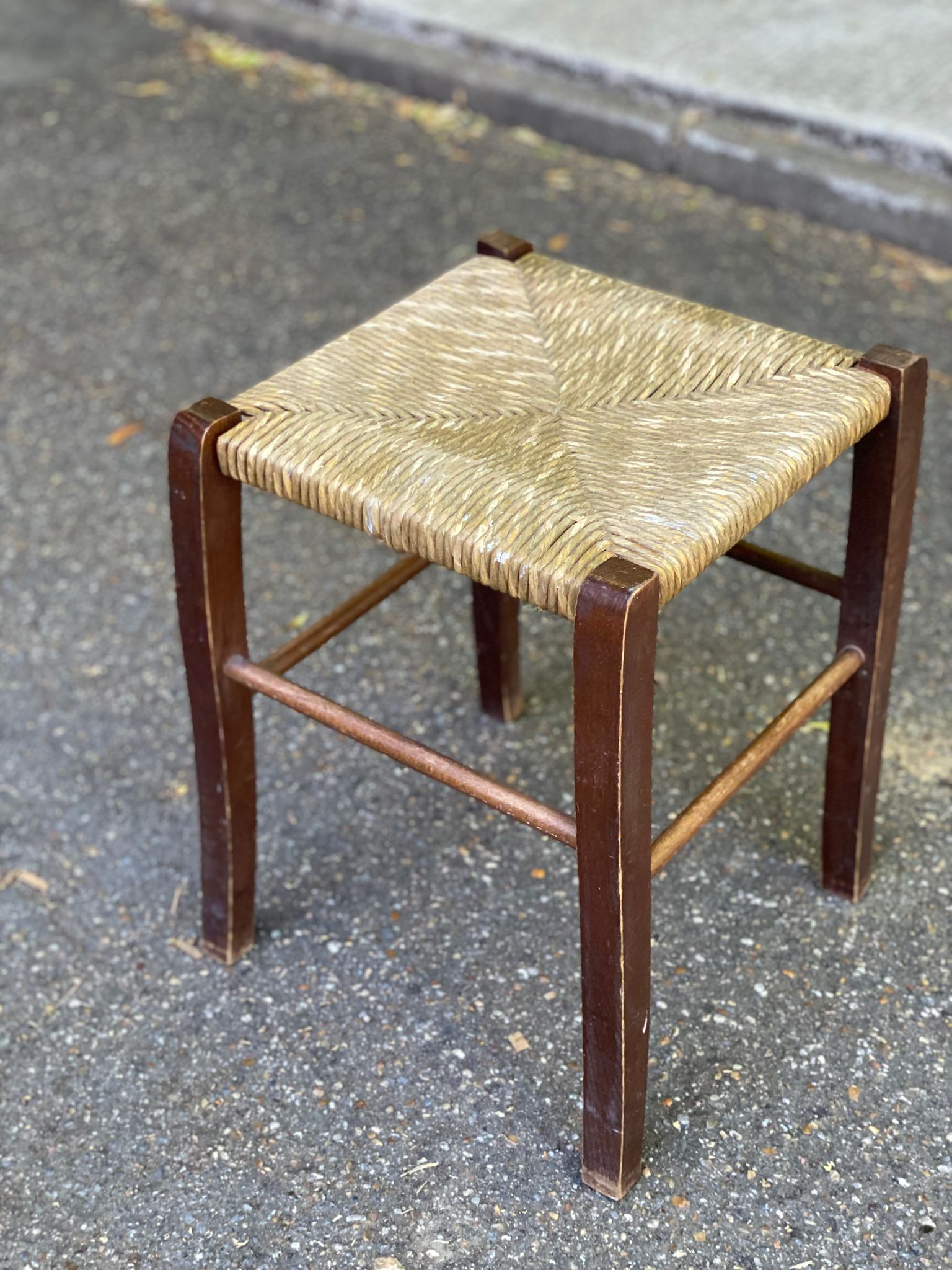 Solid wood straw stool in Louis XV style