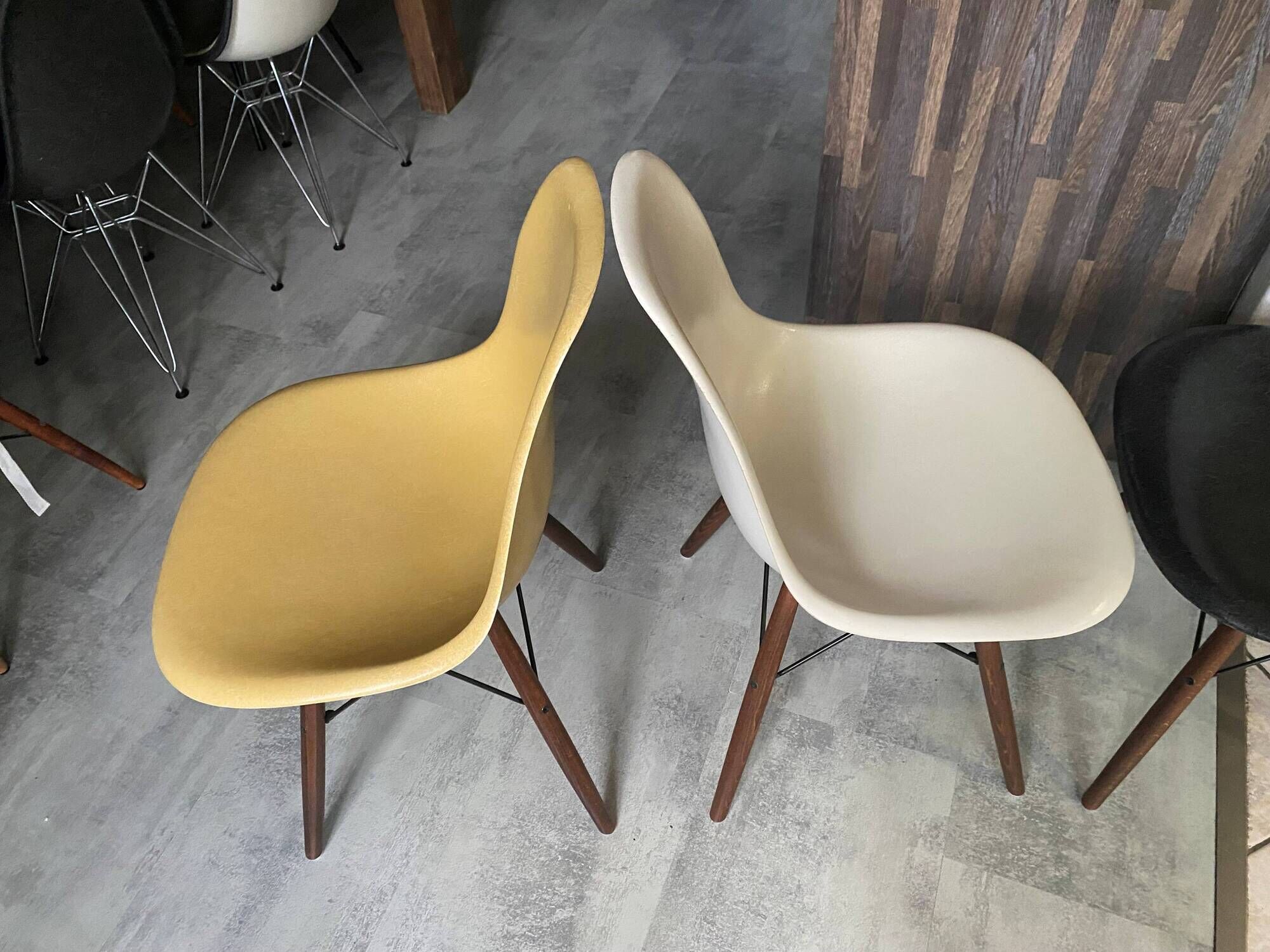 Lot 4 chaises dsw fibre noyer eames herman miller vintage