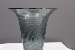 Vase bleu d'époque art déco dégagé à l'acide