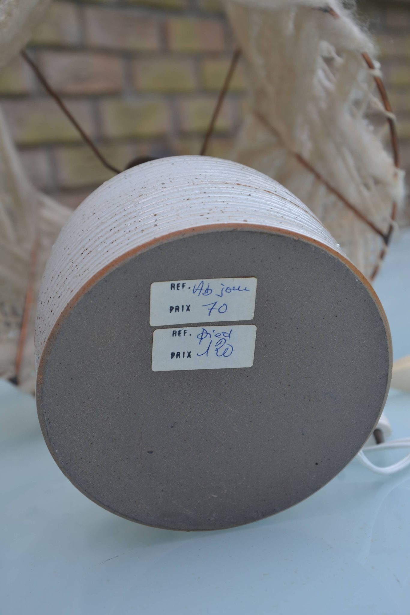 Lampe en grès et laine années 70