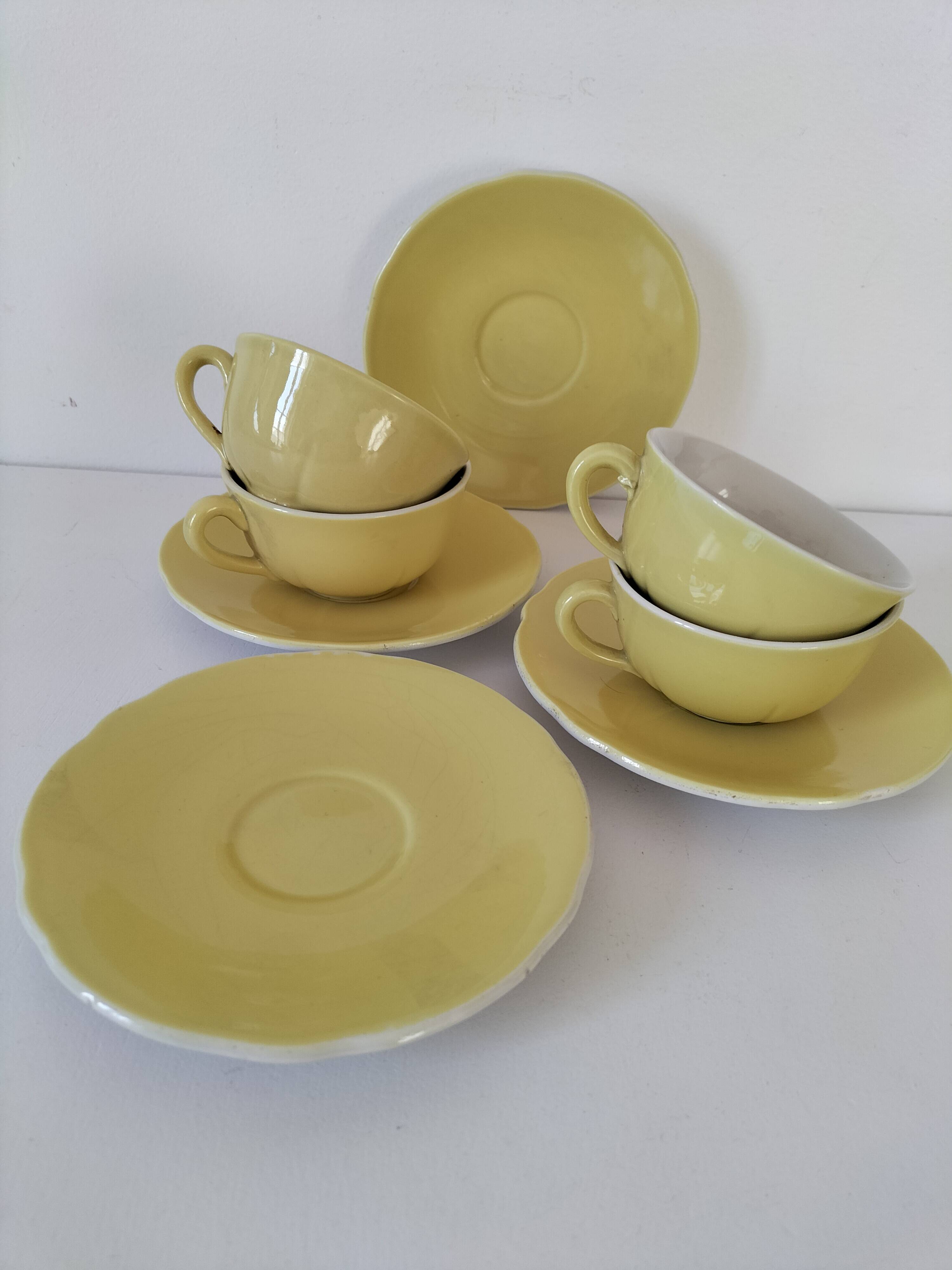 Ensemble tasses et soucoupes vintage en céramique jaune