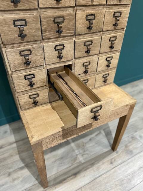 Shannon square table and 24-compartment business unit set