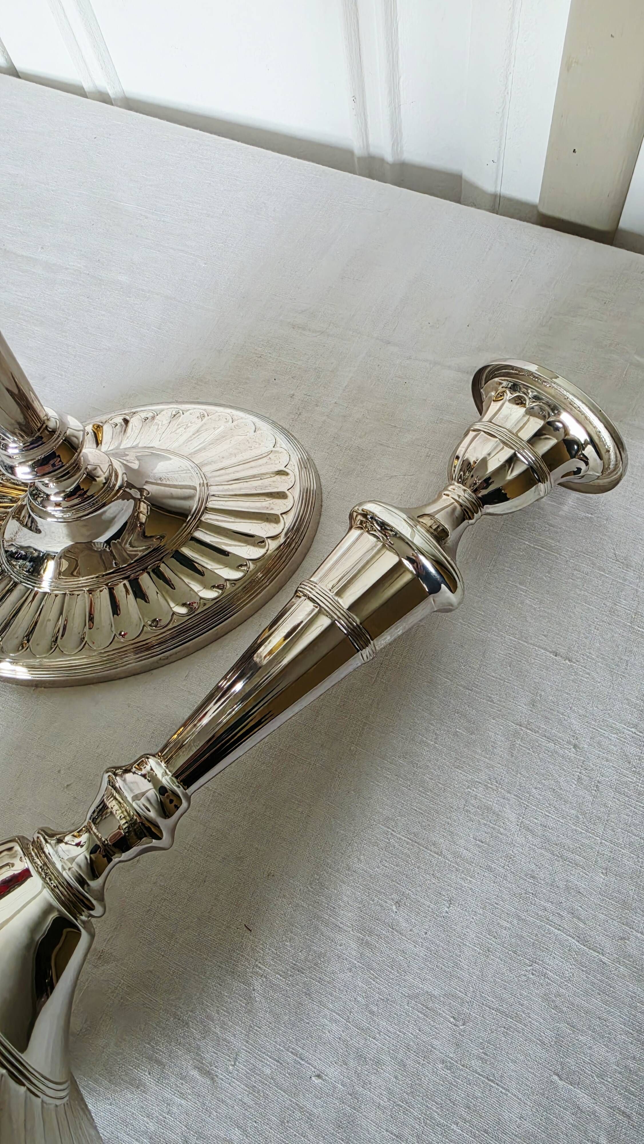 Elegant pair of candlesticks from the prestigious Spanish house Pedro Du.