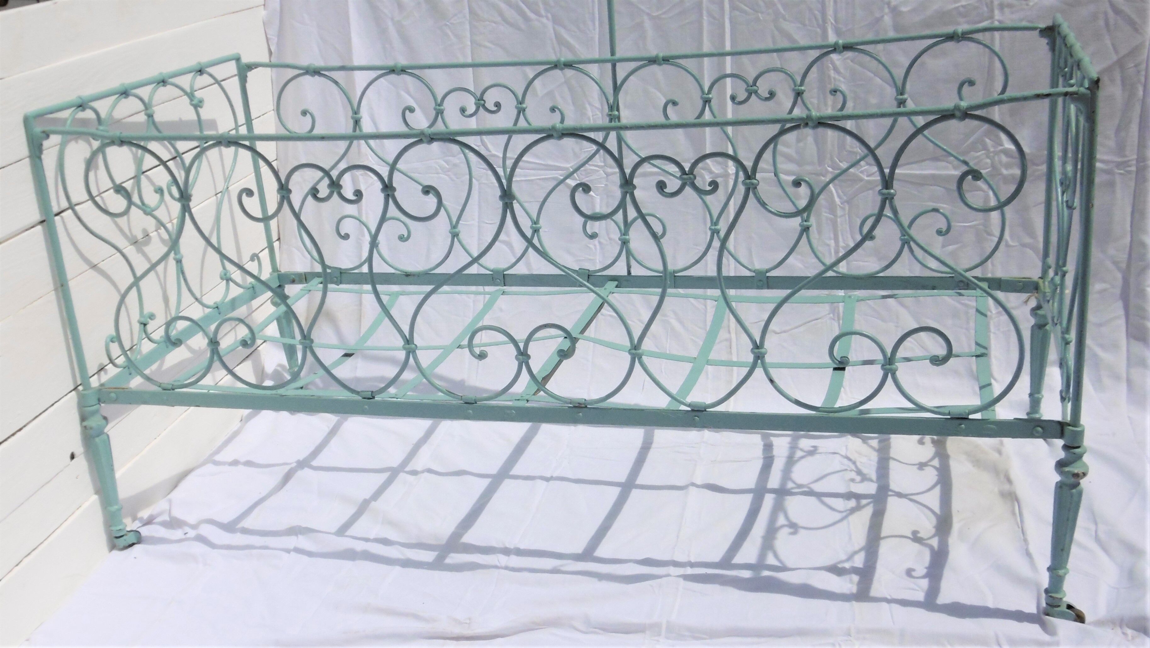 Wrought iron bed and his Swan-neck