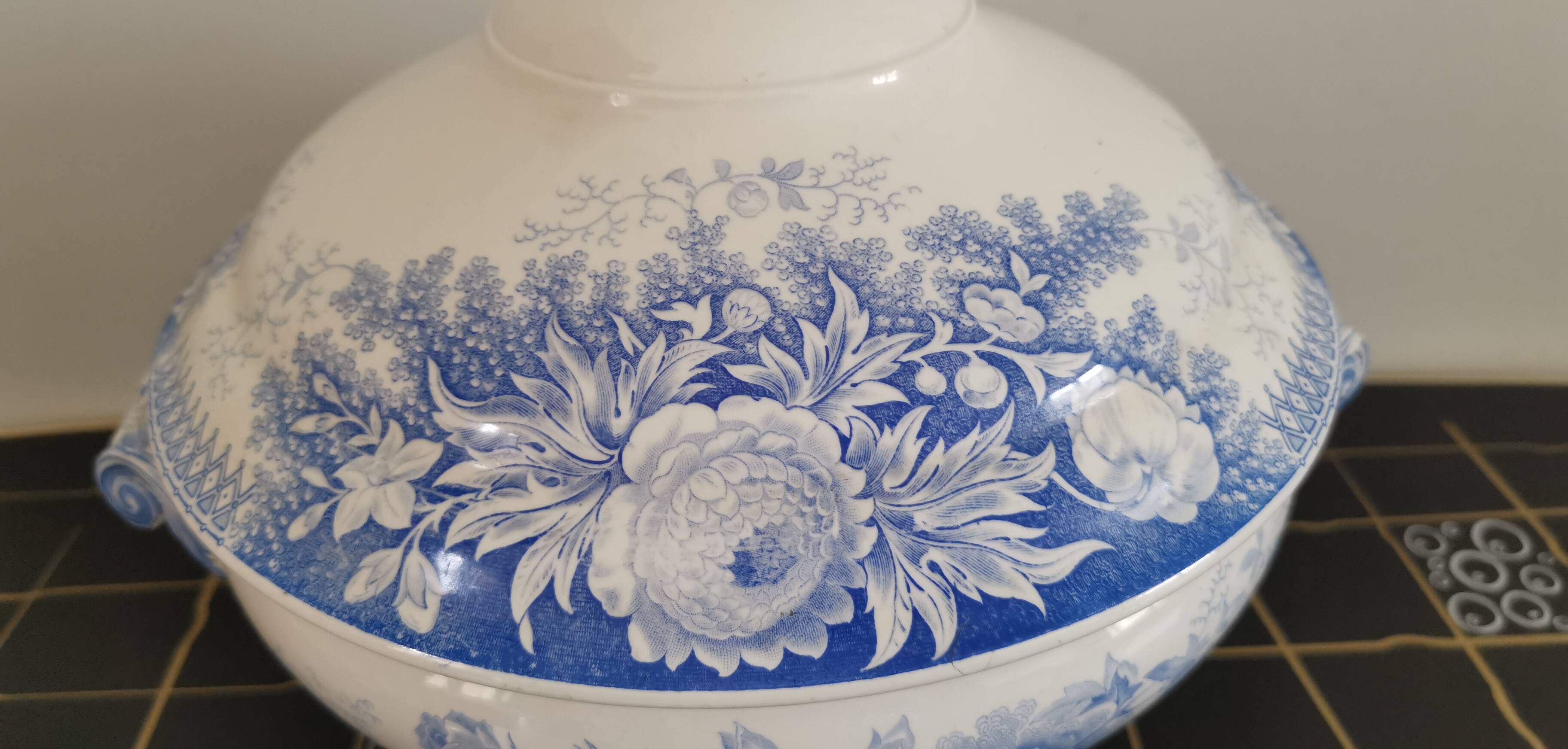 Sarreguemines U & C iron clay soup tureen "Jardinière" model