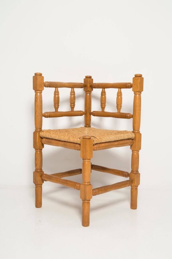 Chaise d'angle provinciale française artisanale en bois et paille, 1940s