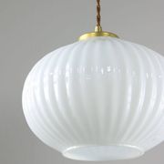 Lampe suspendue vintage en opaline et laiton
