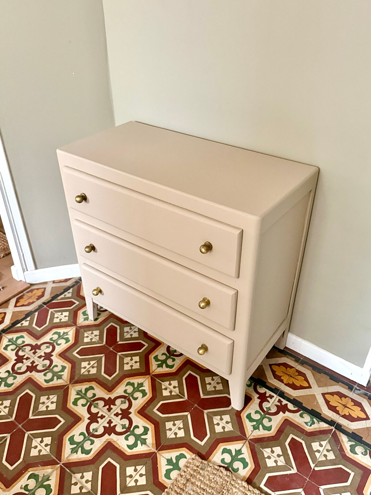 Antique chest of drawers