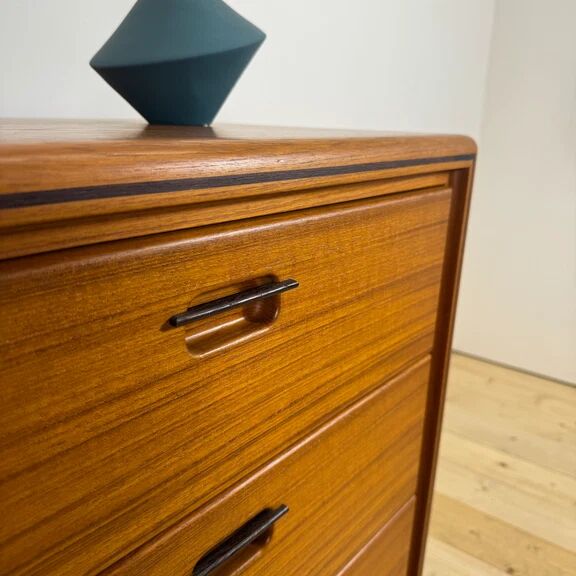 Petite commode en teck à trois tiroirs, Danemark 1960