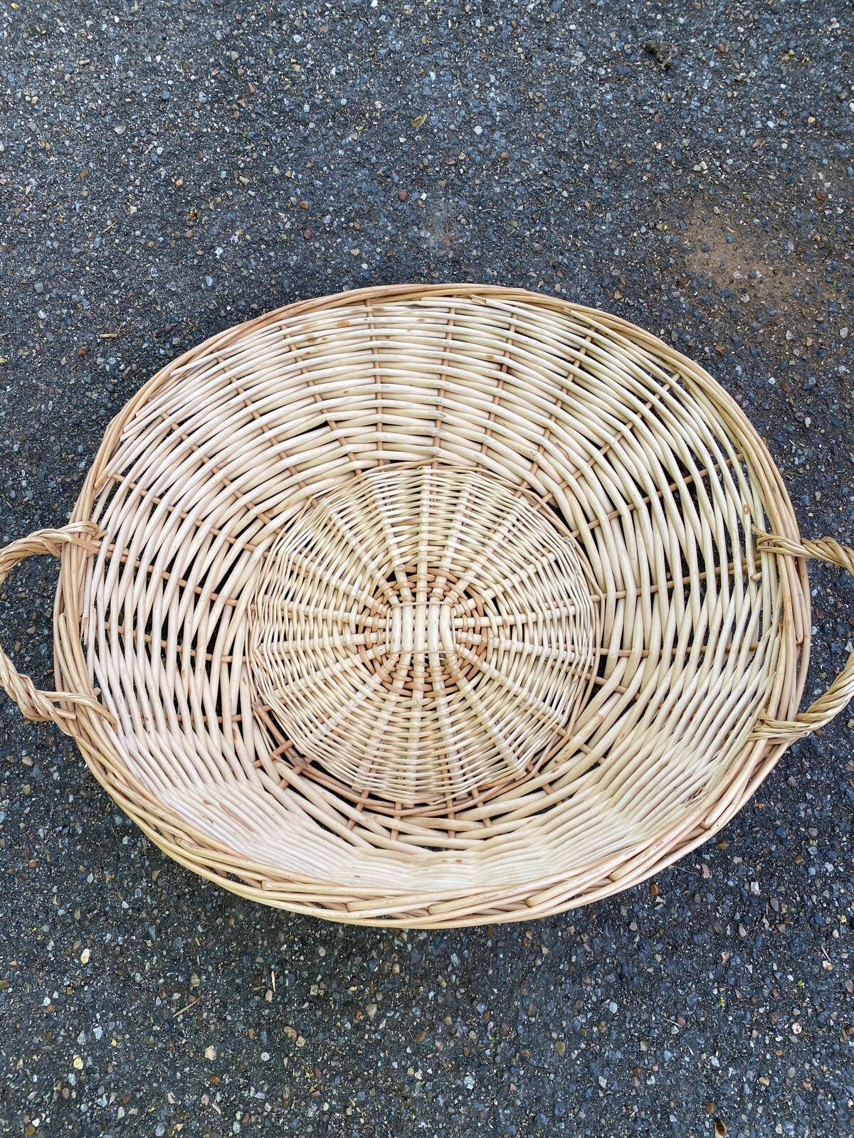 Panier de présentation rond en osier et rotin tressé