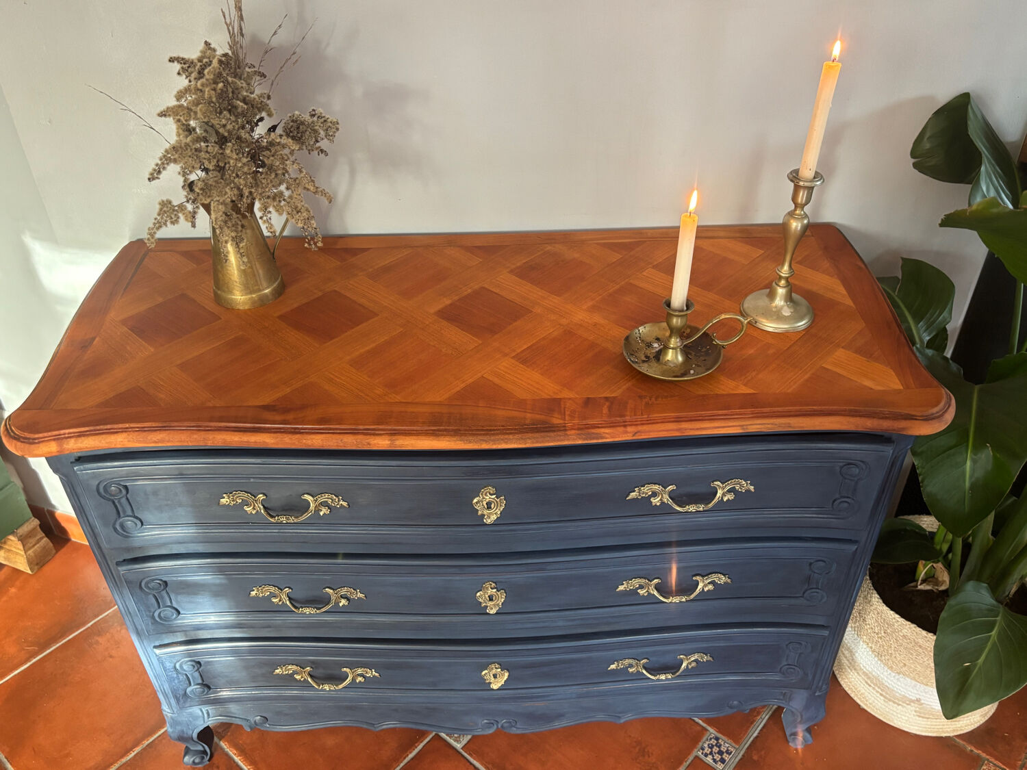Commode vintage restaurée – peinture Annie Sloan Oxford Navy & cire cl