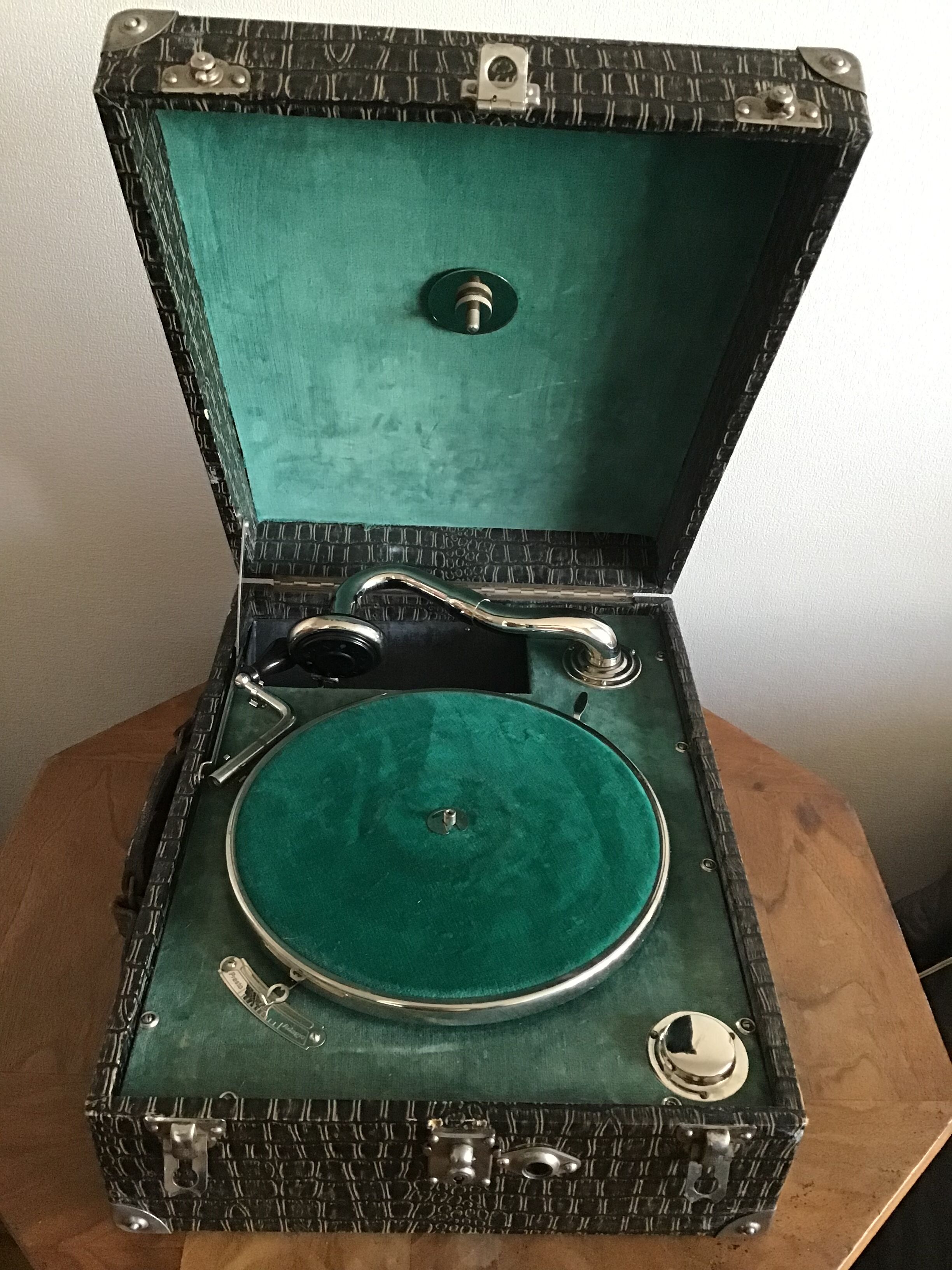 Portable old phonograph