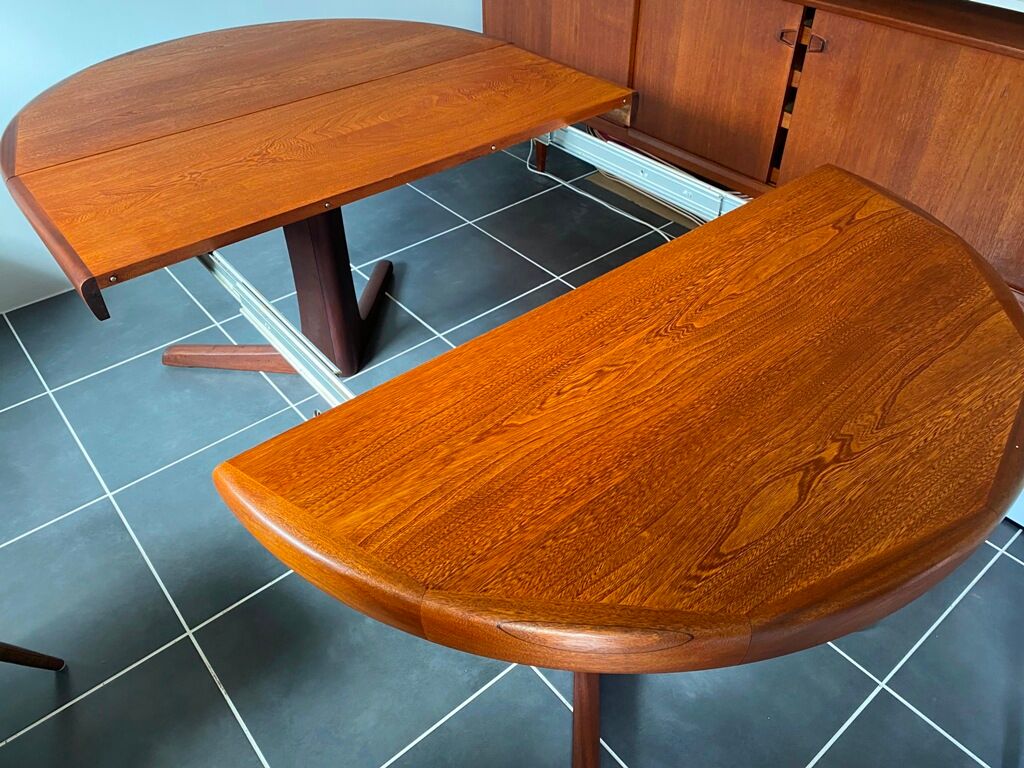 Scandinavian type extendable round table in teak and teak veneer year 1960