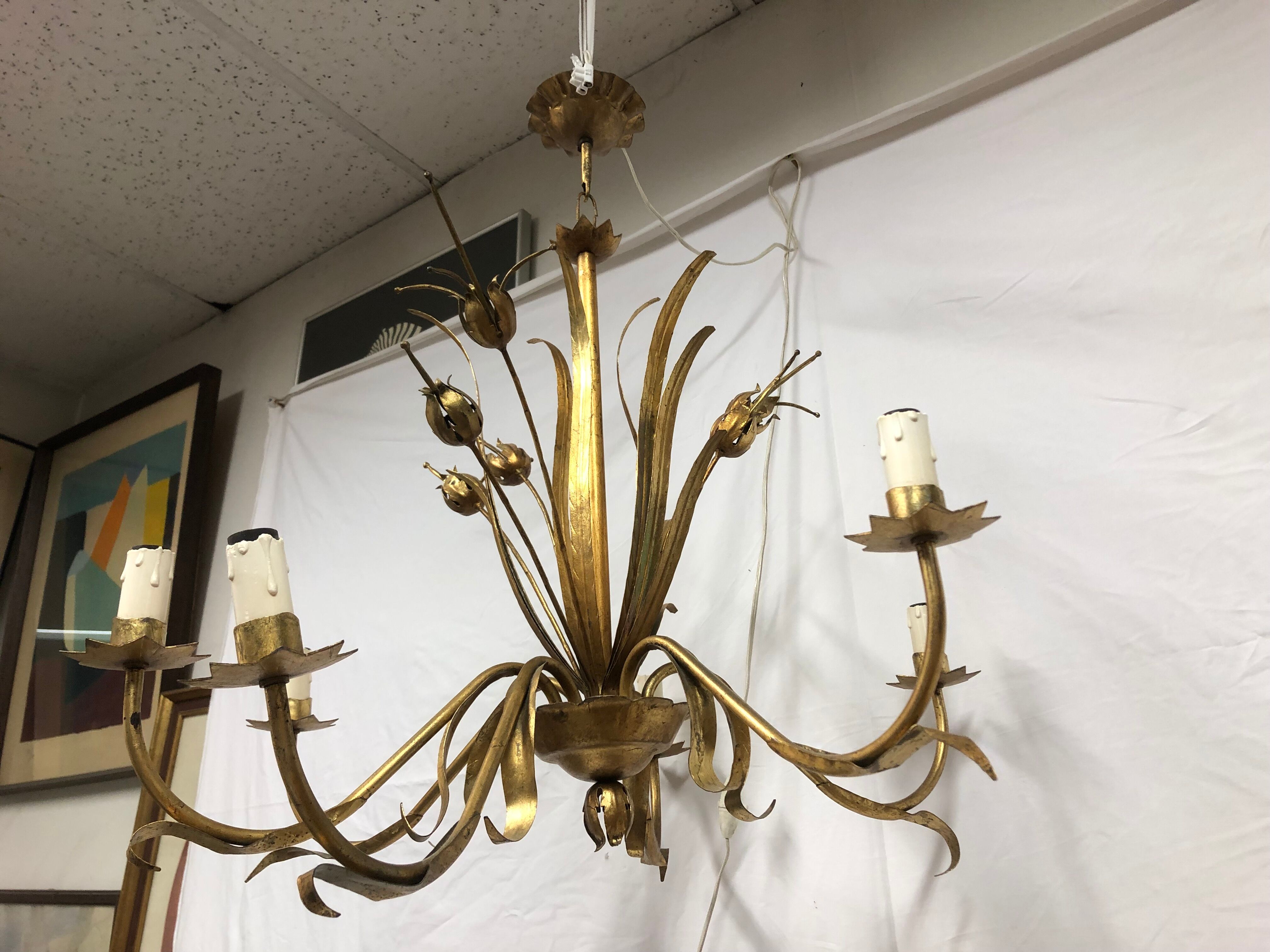 Golden chandelier of the 70s joncs decorations