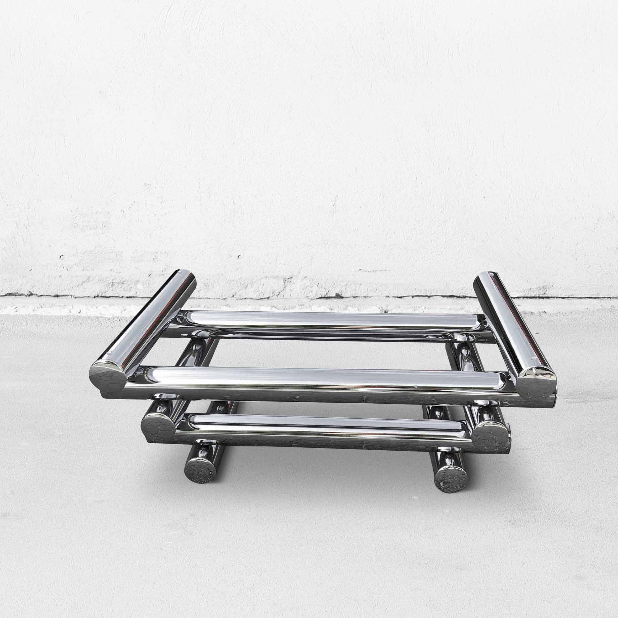 Table basse en verre et chrome