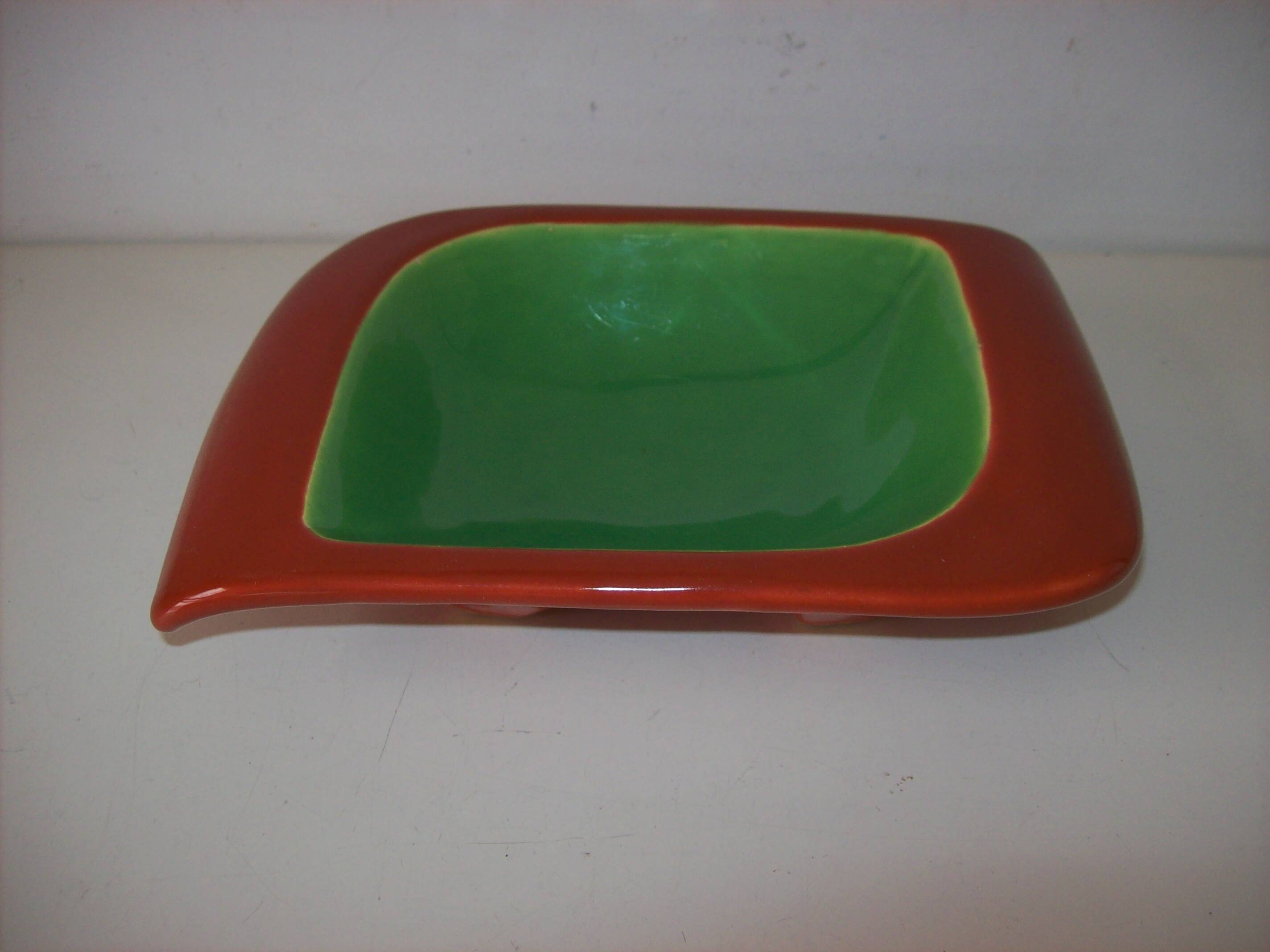 Free-form ceramic catchall