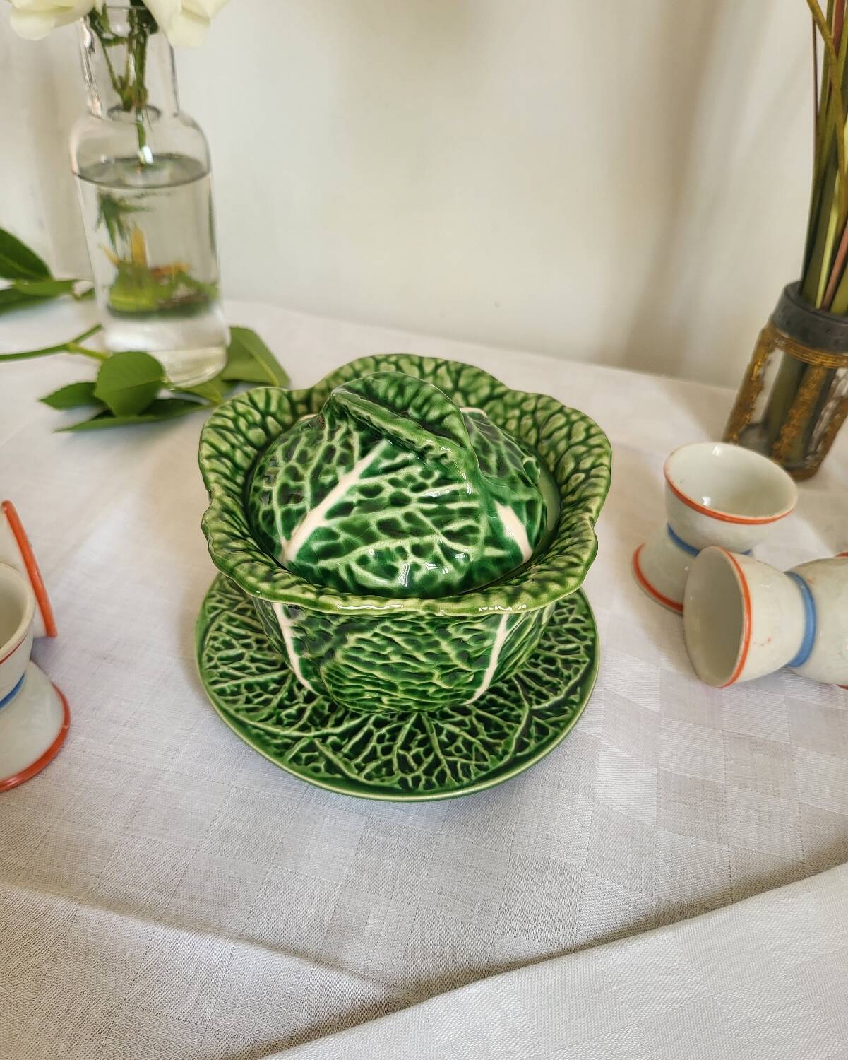 Mustard pot in cabbage slip