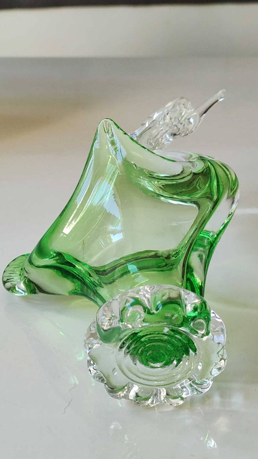 Empty pocket/Swan figurine, in the Murano style. In blown art glass. High 22 cm