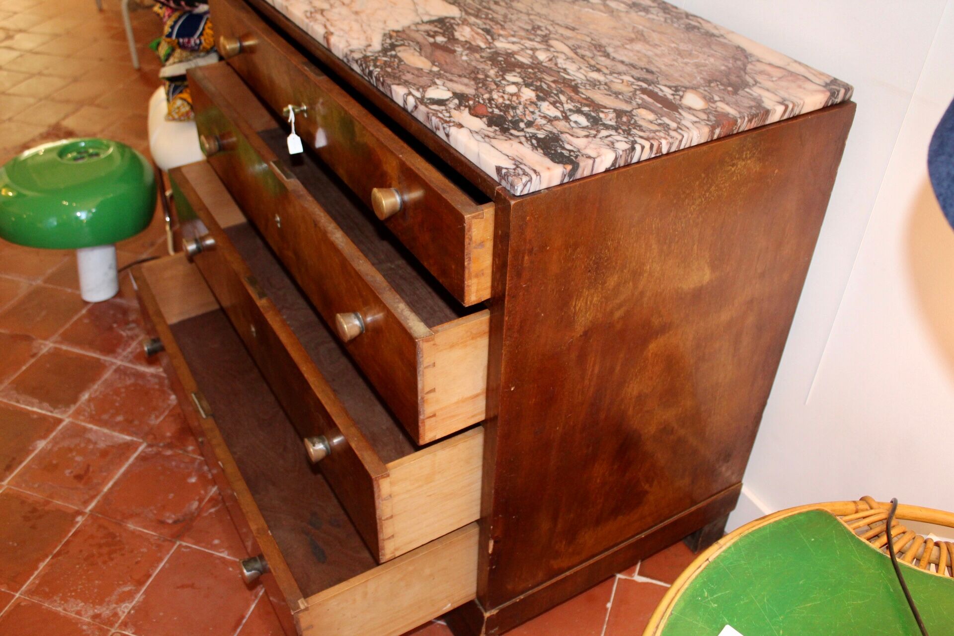 Commode Art Deco en loupe de noyer