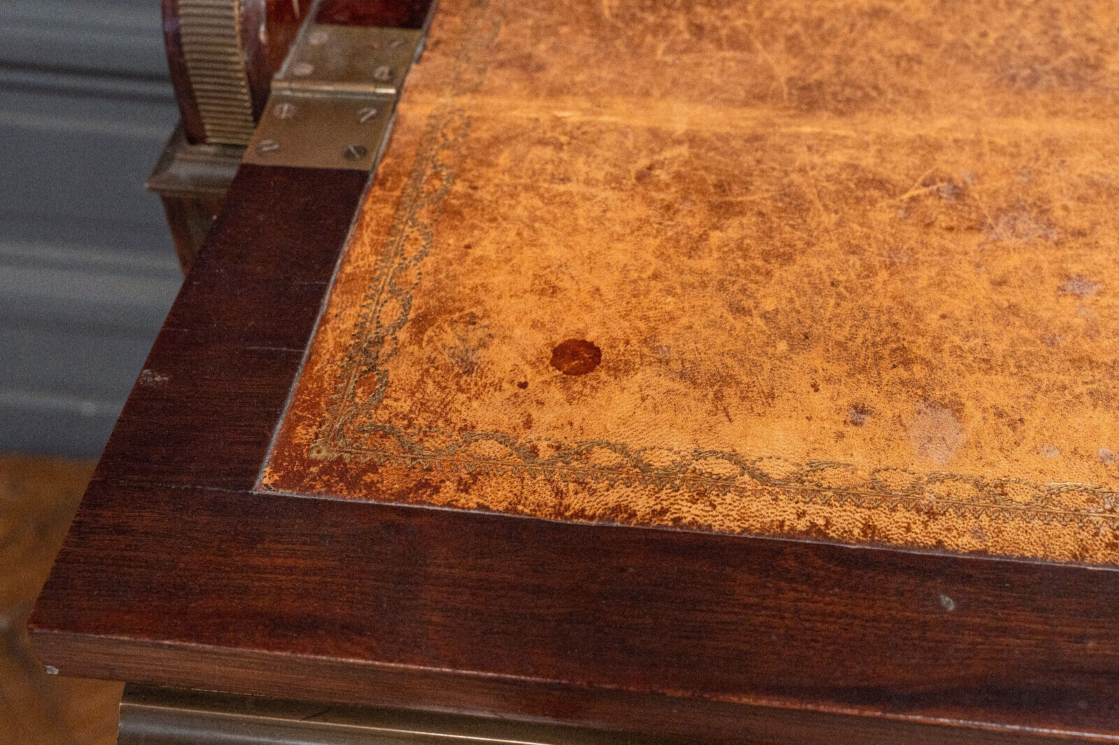 Mahogany cylinder desk nineteenth style Louis XVI red marble