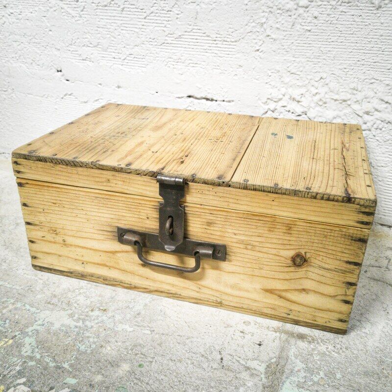 Caisse en bois brut