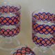 Ensemble de verres à pied vintage 70 à motif bleu et orange