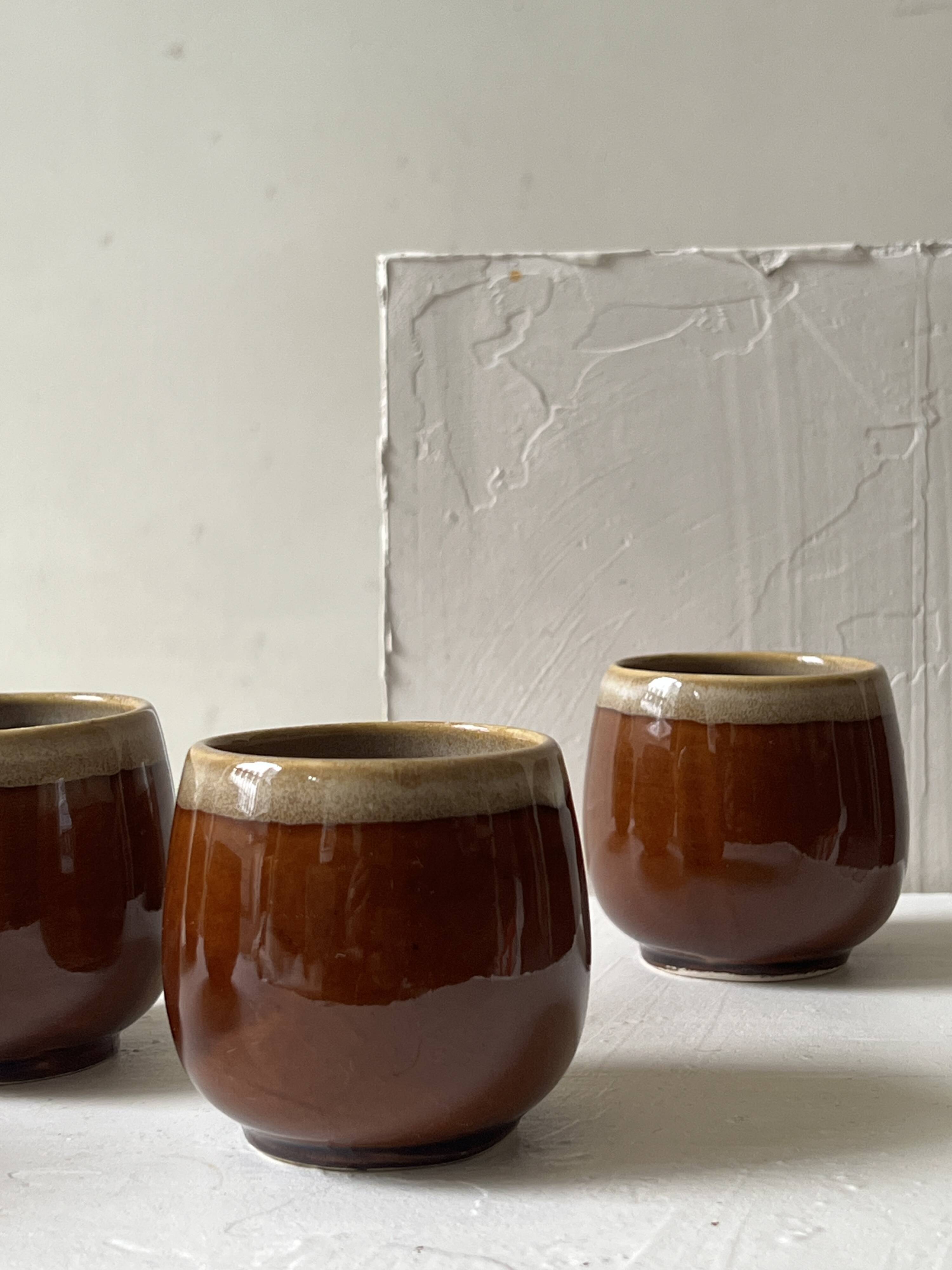 Service of 6 coffee cups in handcrafted glazed ceramic, amber brown, 1970.