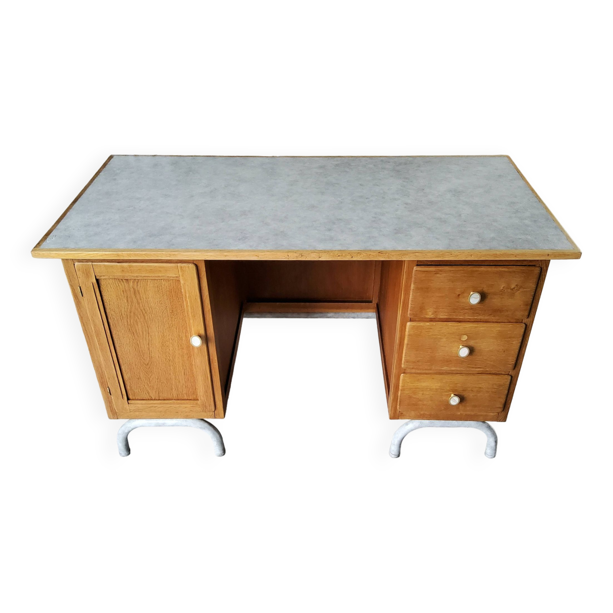 Bureau de maître d’école des années 50