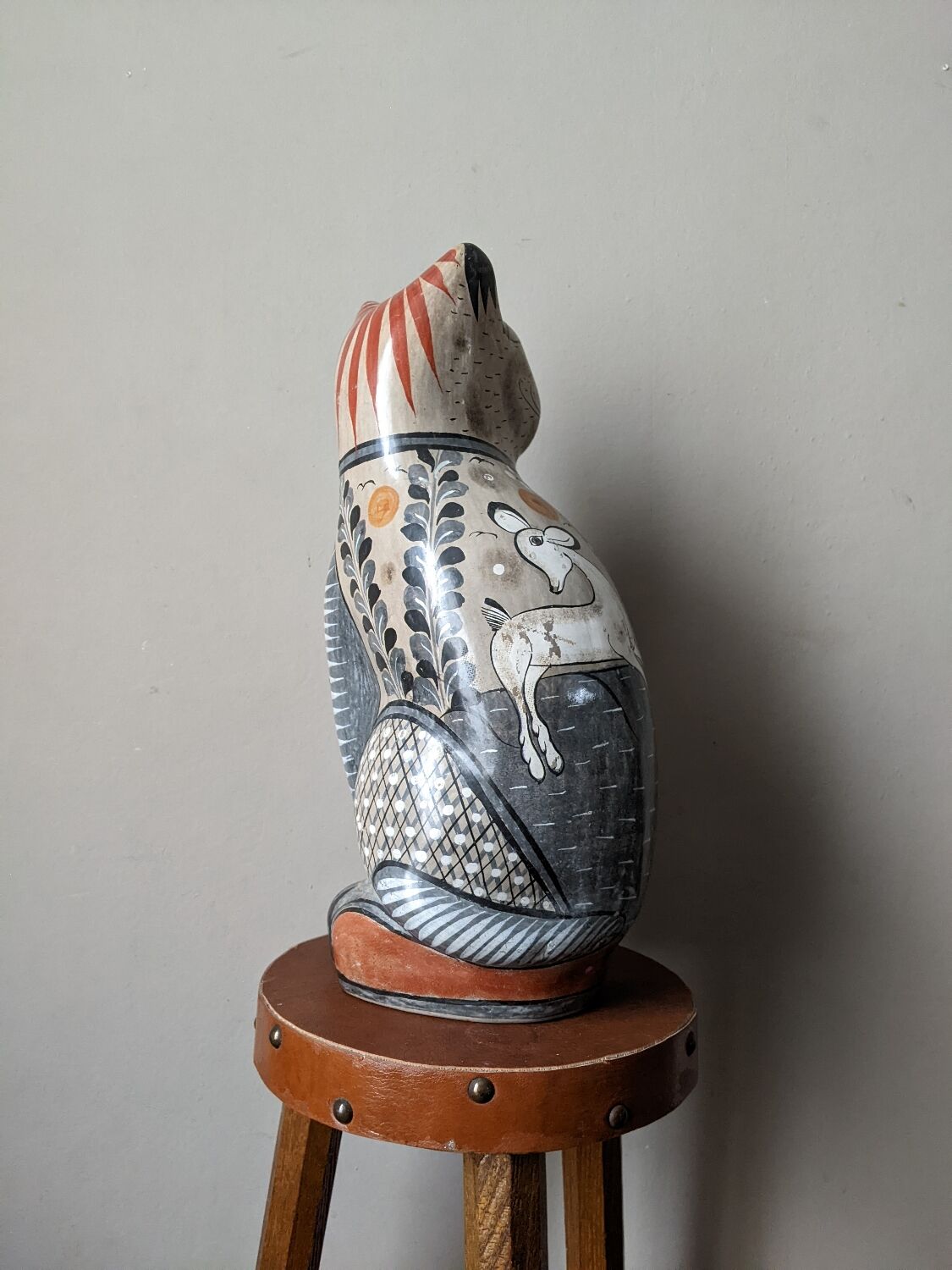 Hand-painted decorative ceramic cat from Tonala, Mexico.