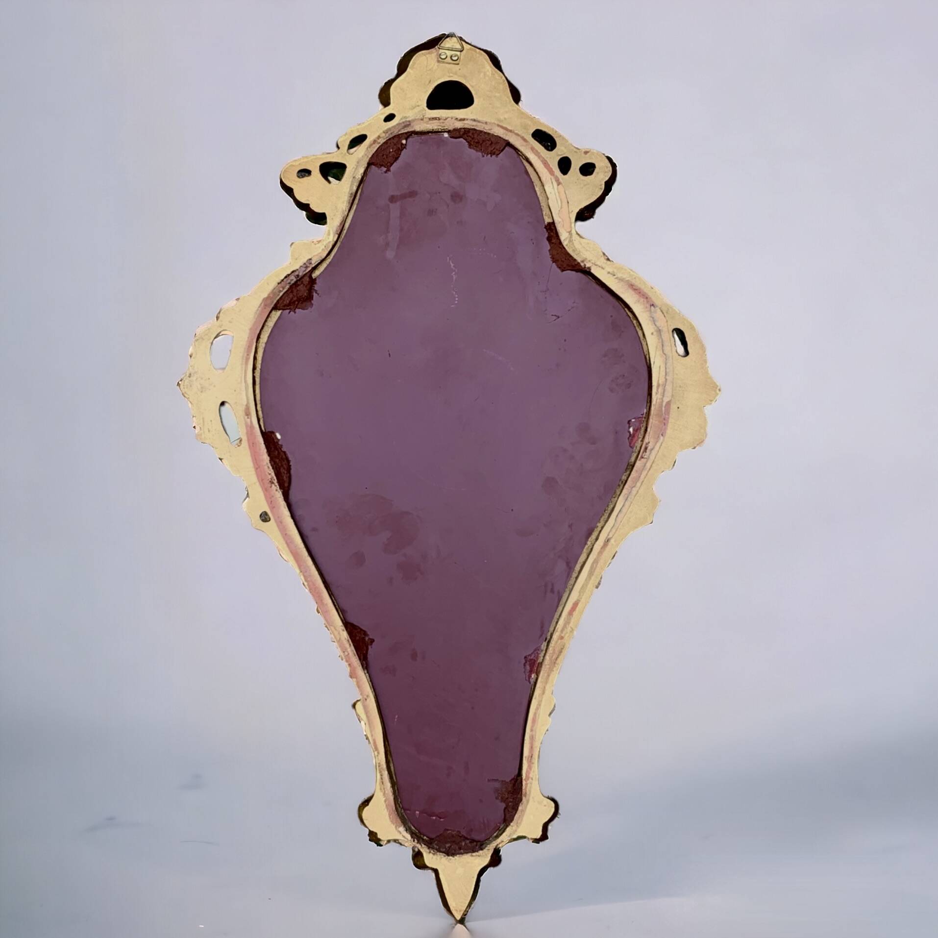 Vintage shell mirror in gold plaster