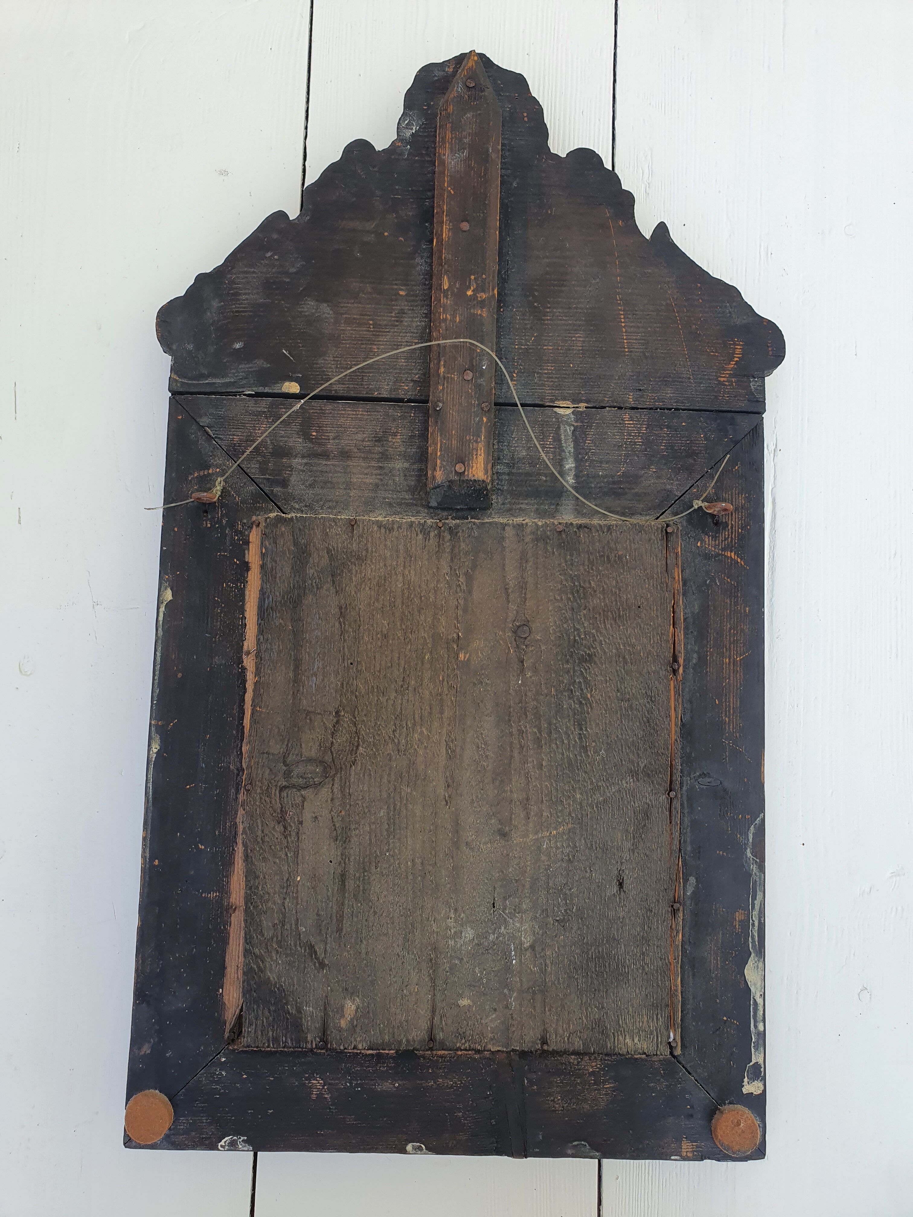 Miroir à parecloses en bois doré et métal repoussé