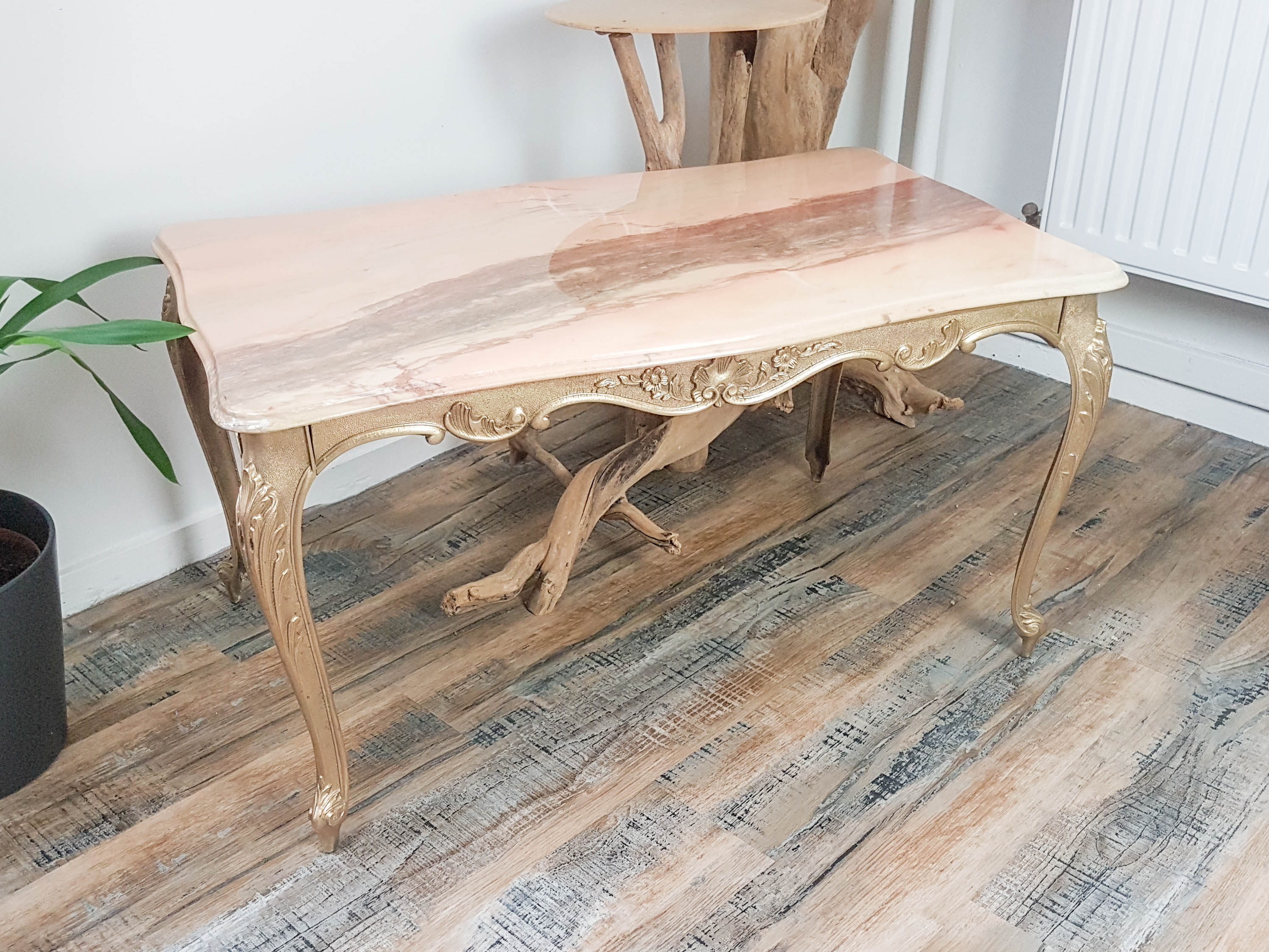 Louis XV coffee table in brass pink marble