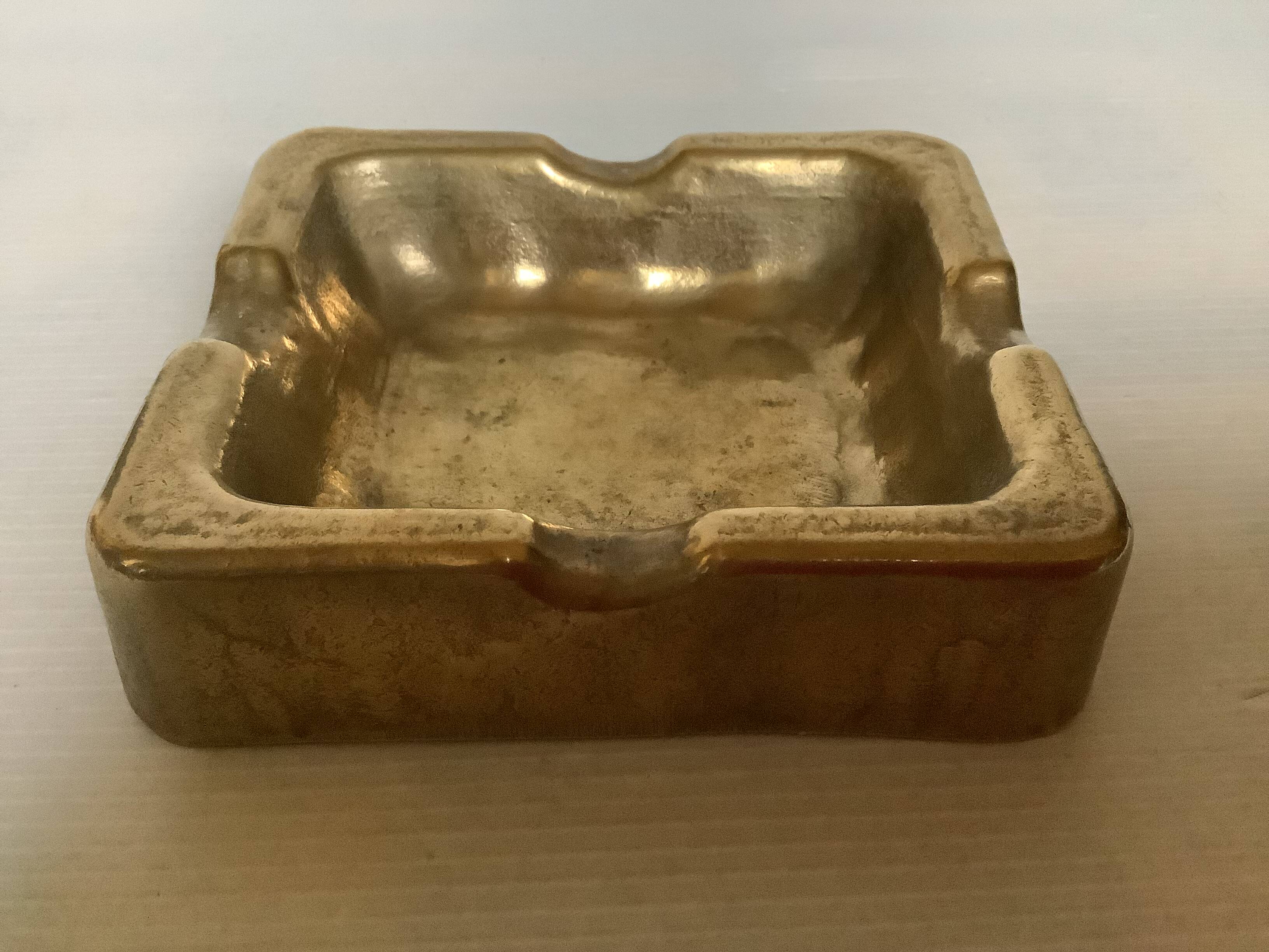 Cendrier en bronze martelé