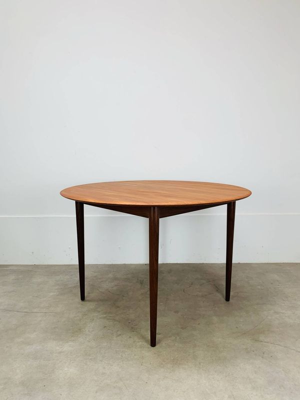 Table ronde scandinave en teck, 1960