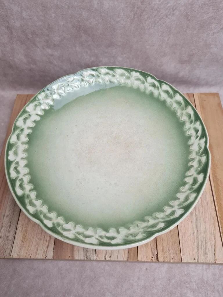 Compotier ancien sur pied Lunéville St Clément décor trèfles vert