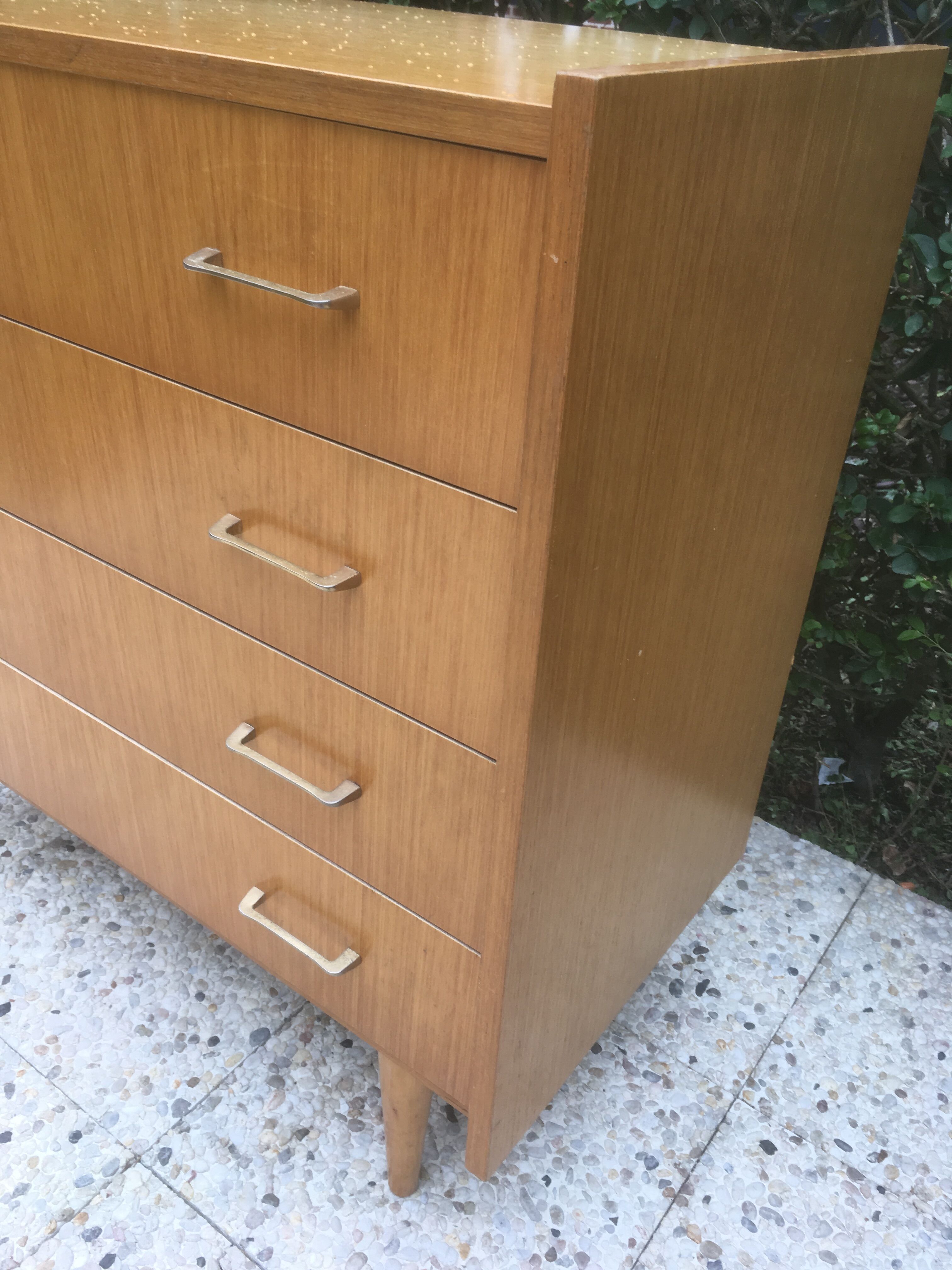 Commode  vintage pieds fuseaux