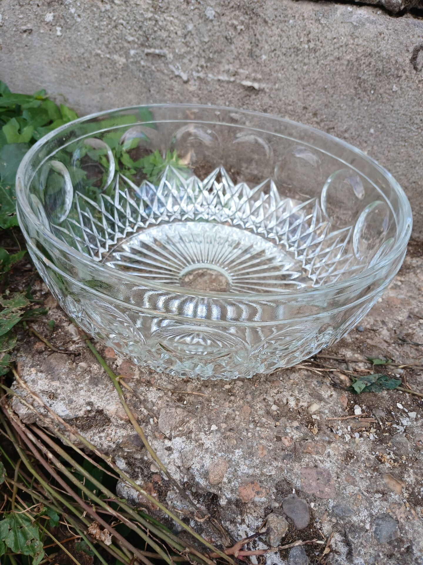 Saladier vintage en verre taillé 