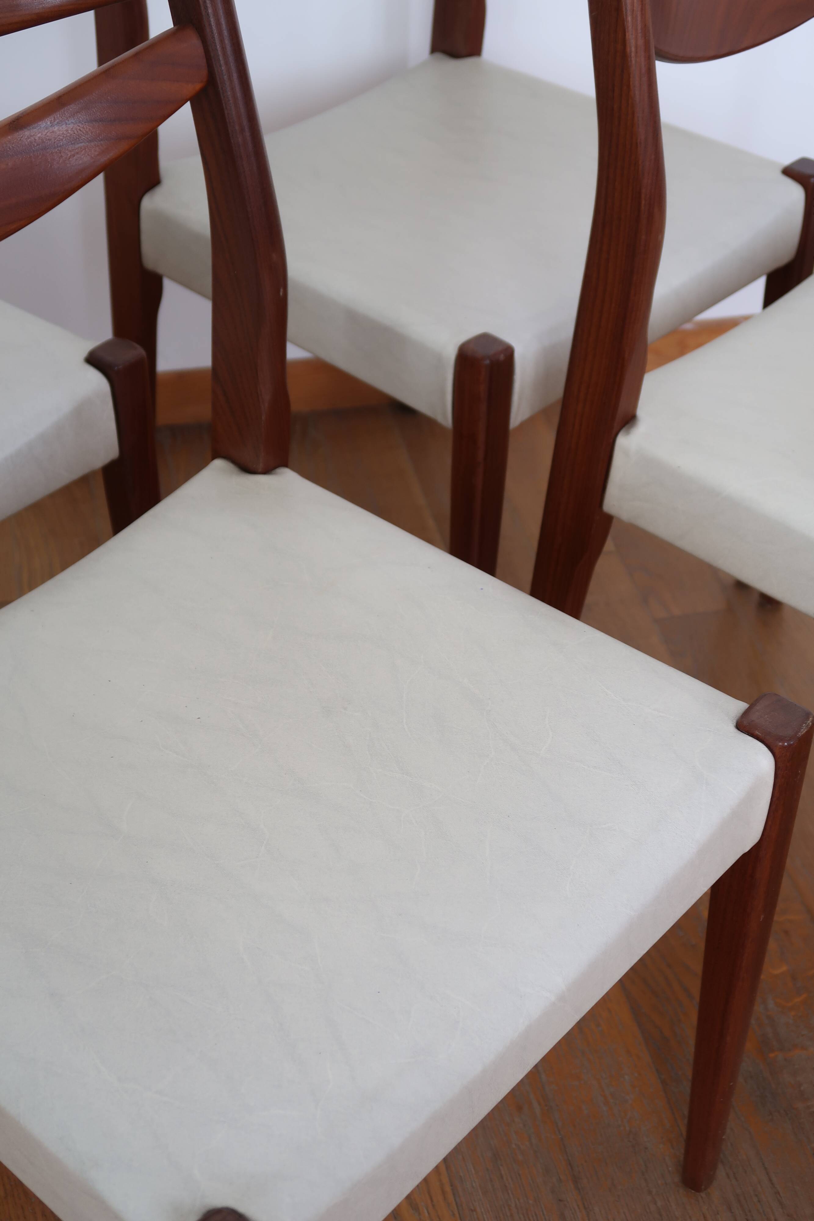 4 Scandinavian teak chairs 70