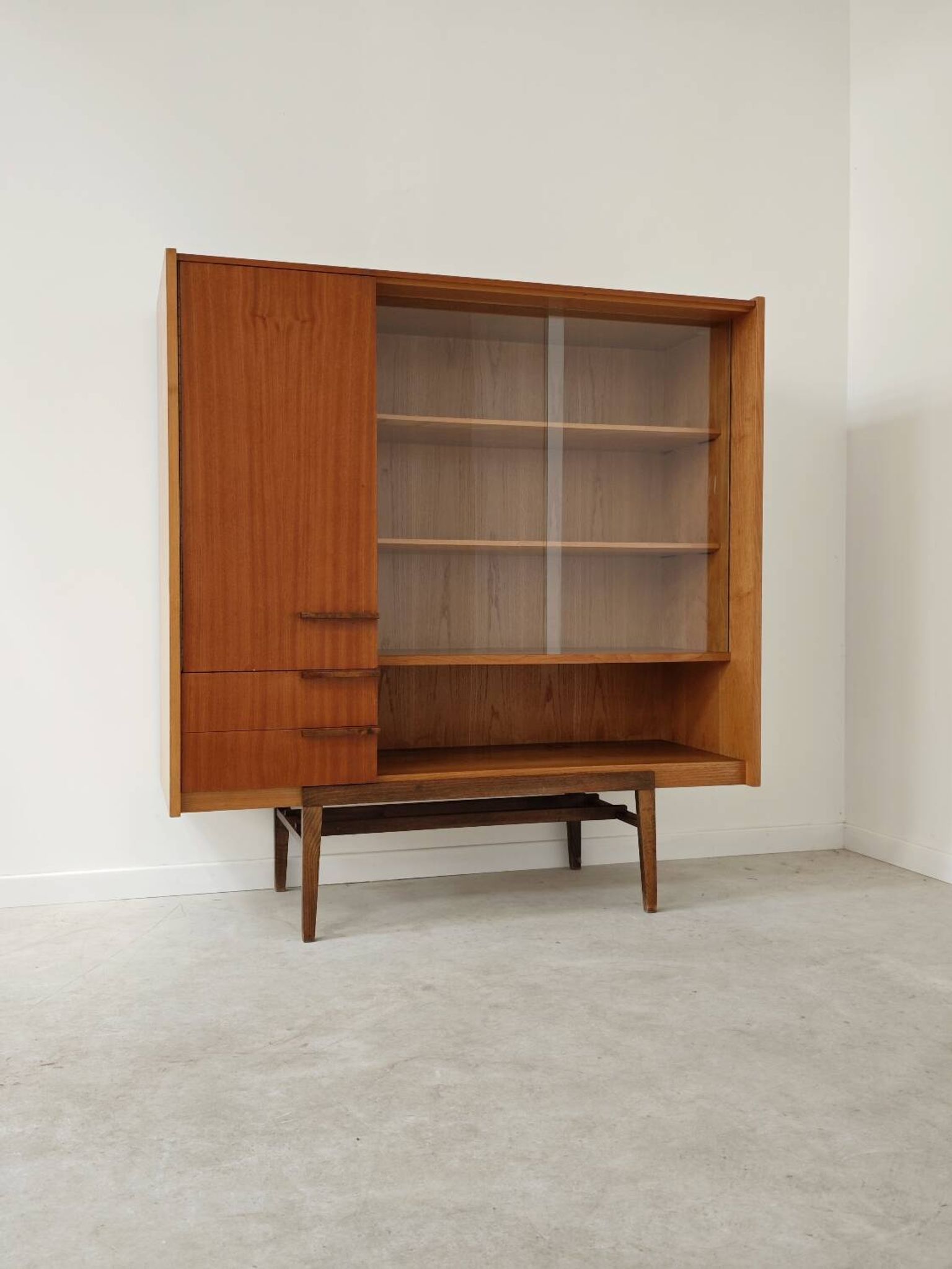 High Buffet Dresser Frantisek Mezulanik for Up Zavody 1960