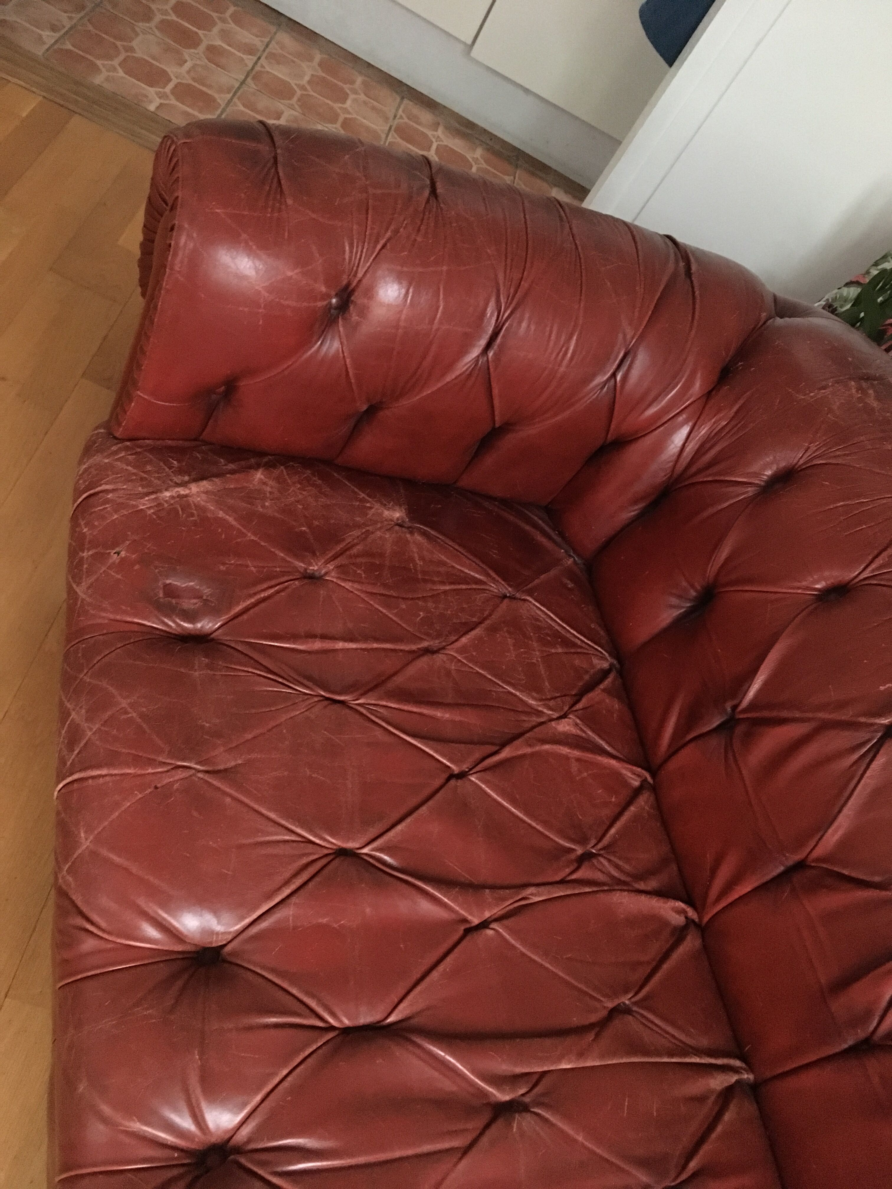 Sofa chesterfield 2-3 places leather bordeaux