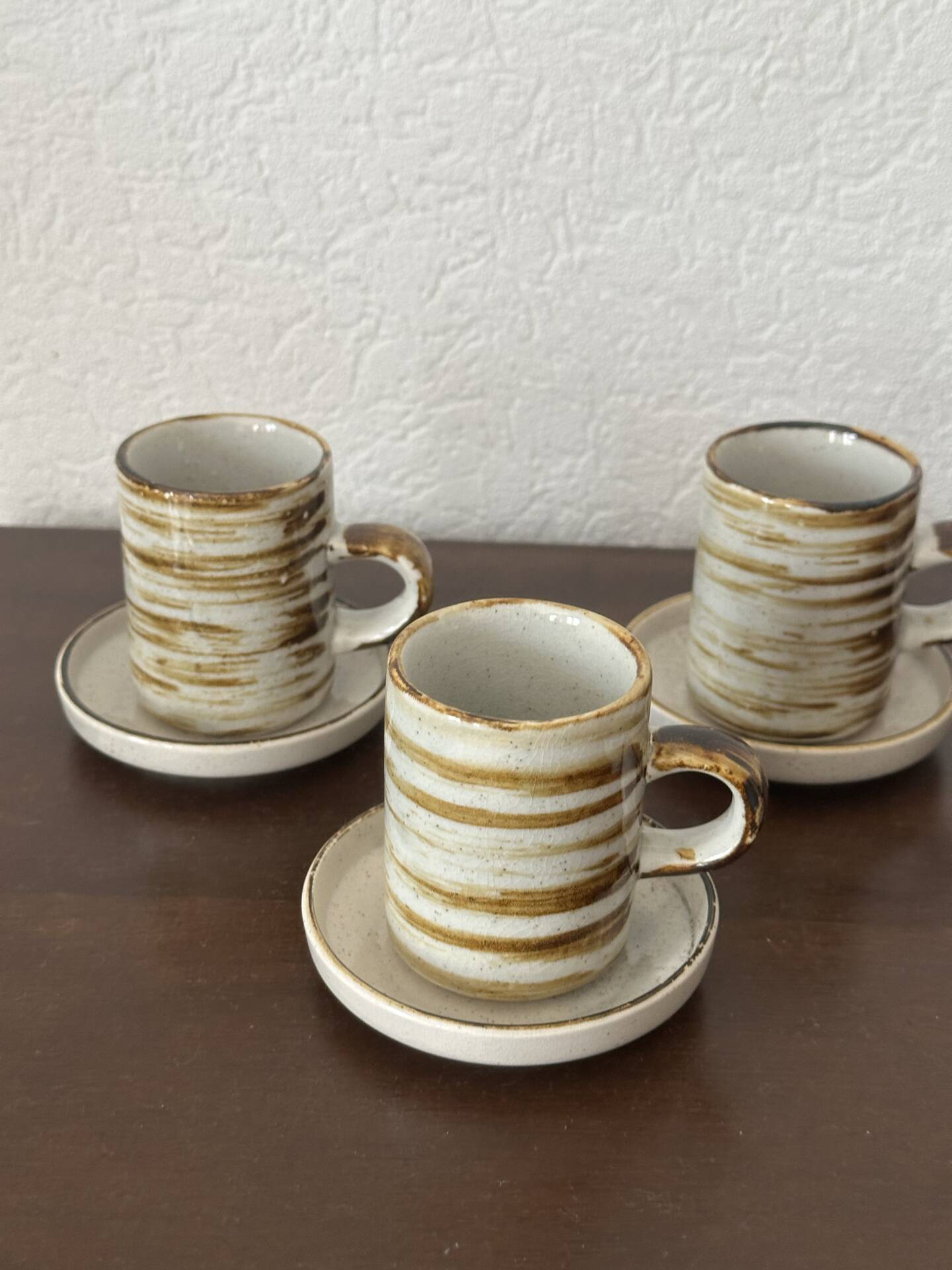 Set of 6 vintage glazed stoneware cups and saucers from the 1950s, new.