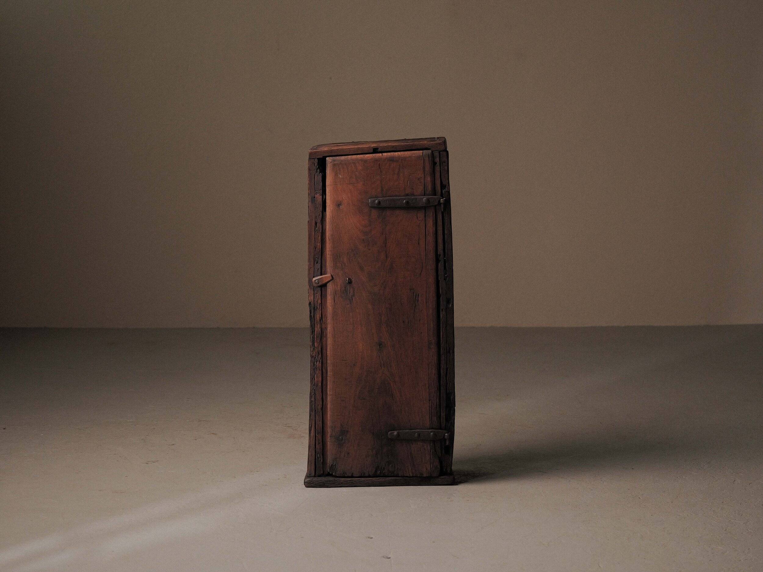 Sculpted furniture from a trunk, Folk art, 19th century
