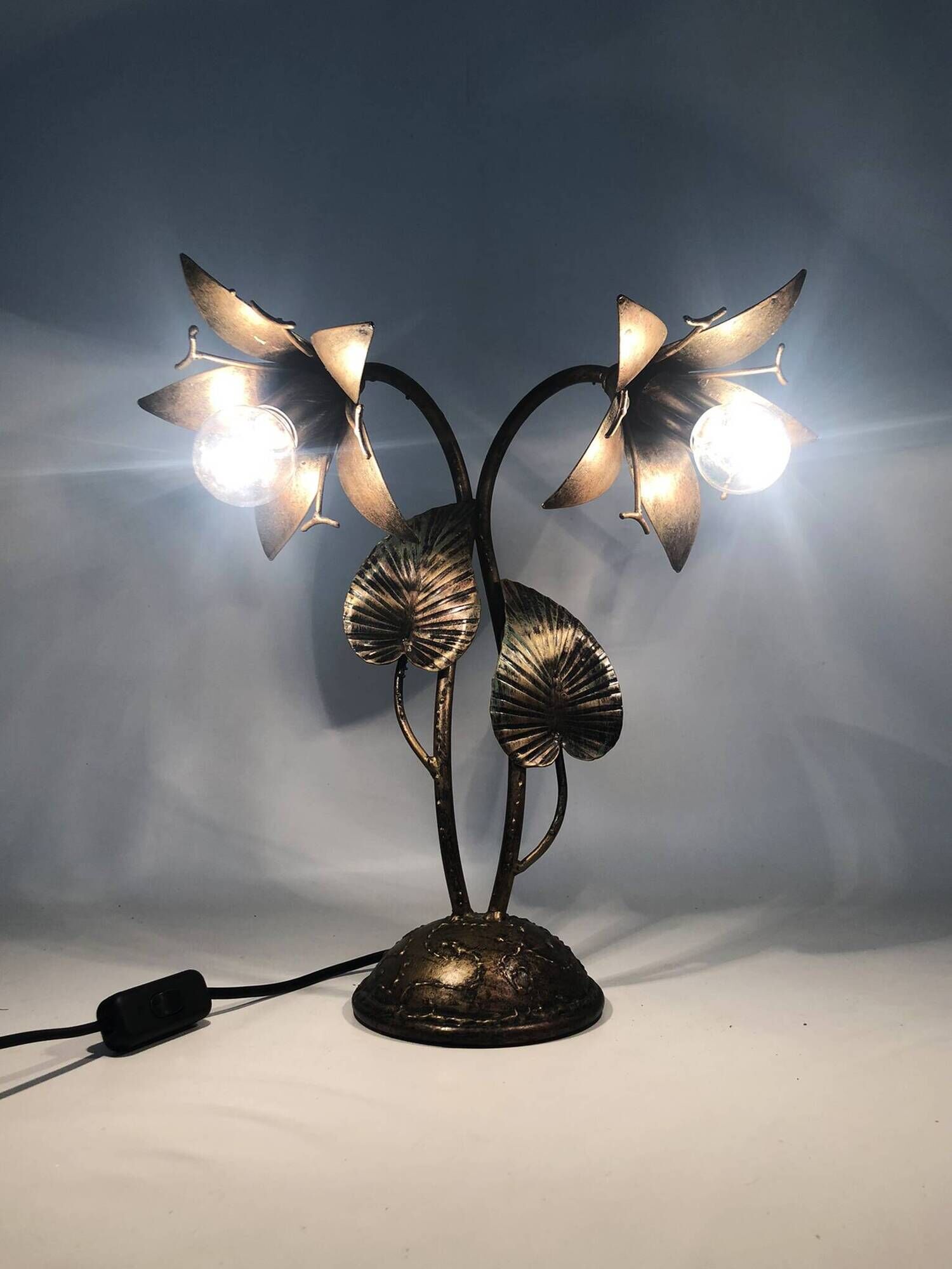 Magnificent floral and foliage lamp, Art Deco style, 1980s