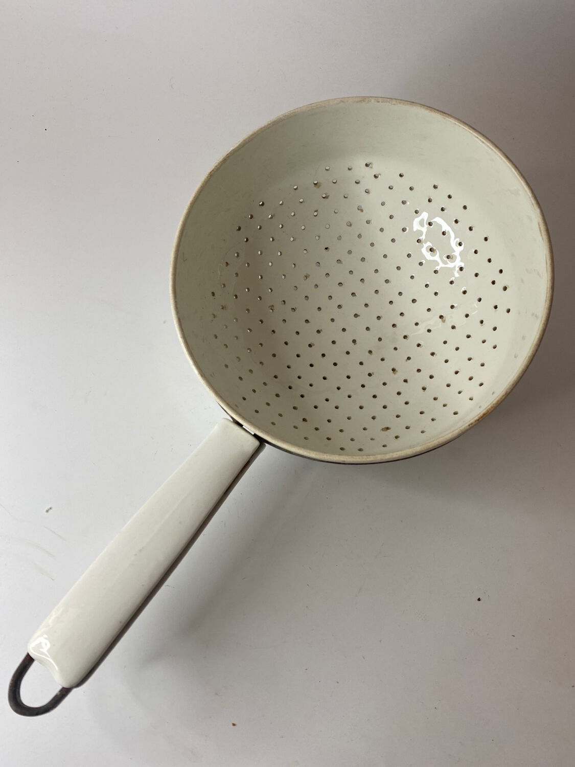 Porcelain strainer